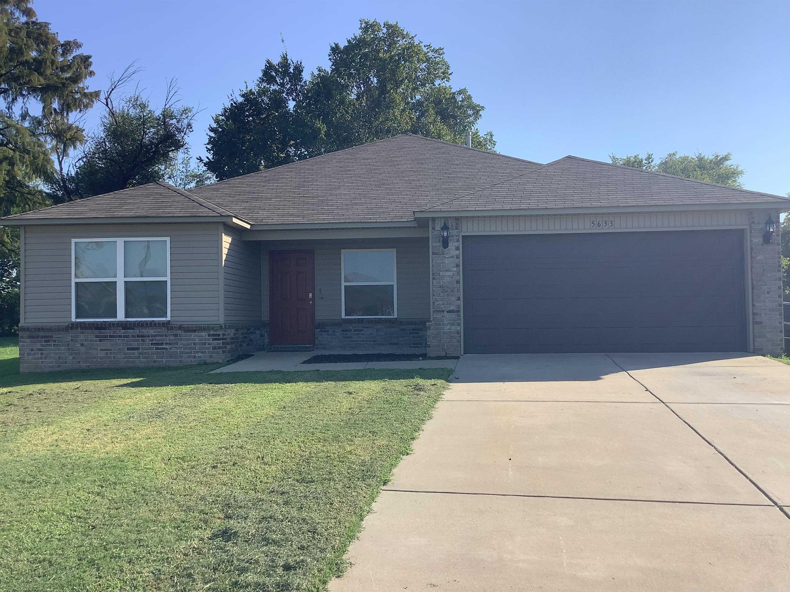 5633 Black Oak Cove
