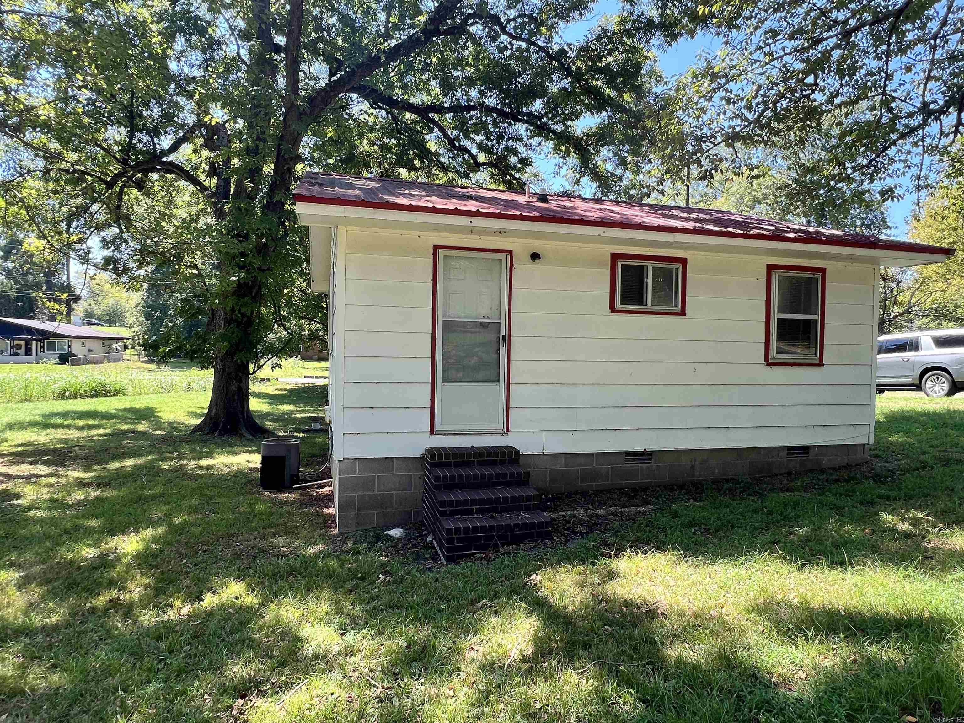 301 Pecan Street Property Photo 4