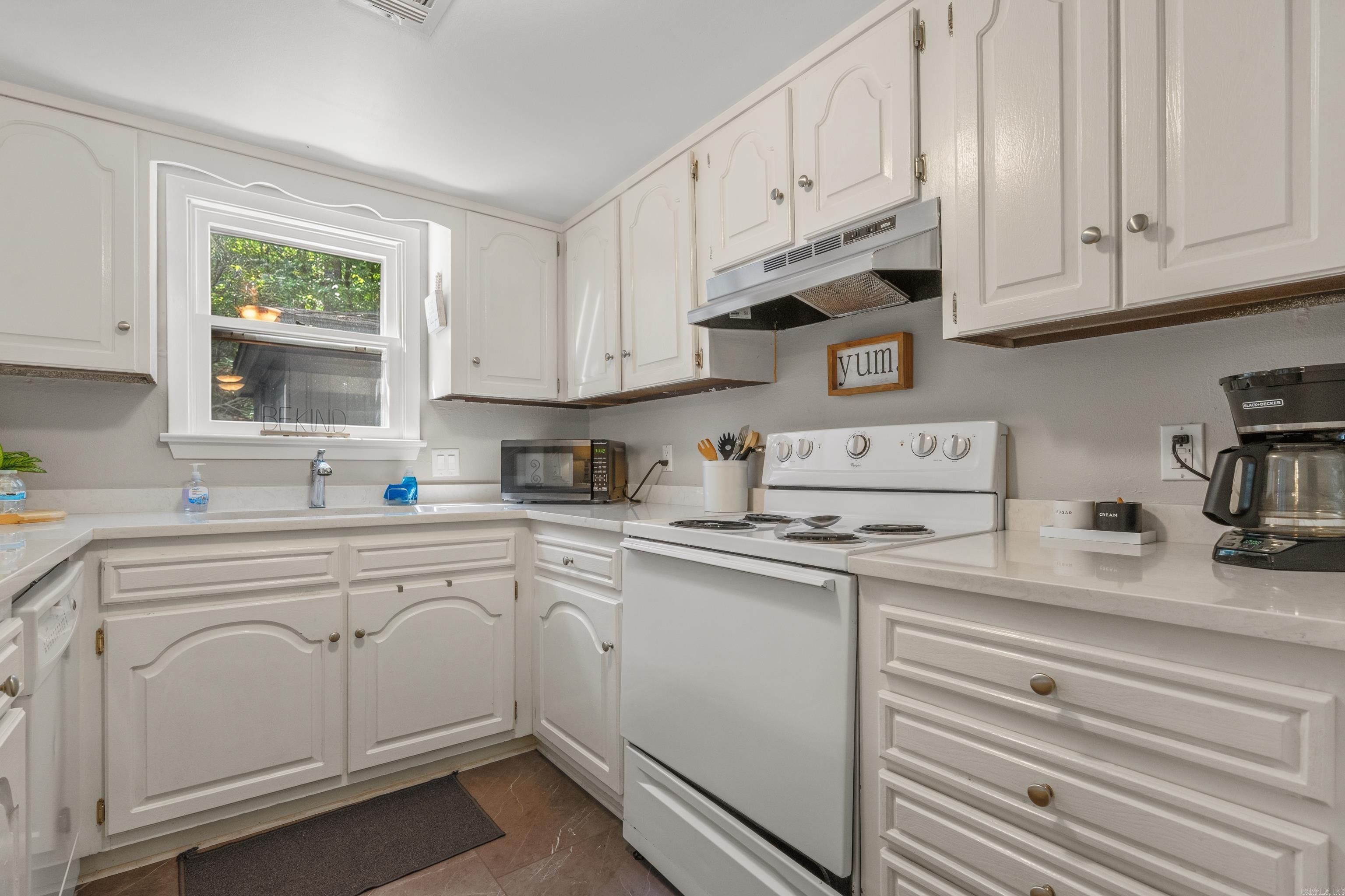 18 Troza Lane Property Photo 13