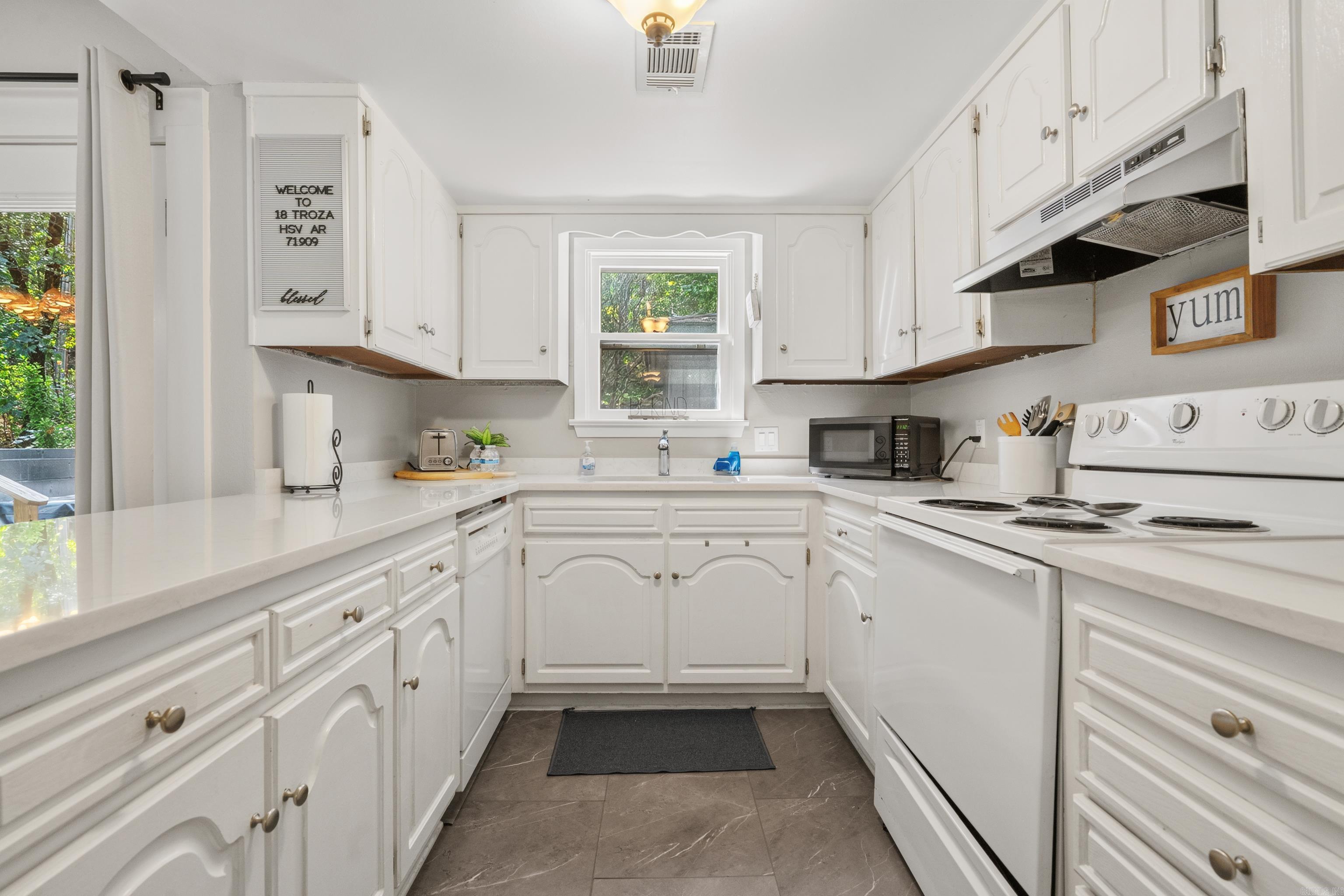 18 Troza Lane Property Photo 14