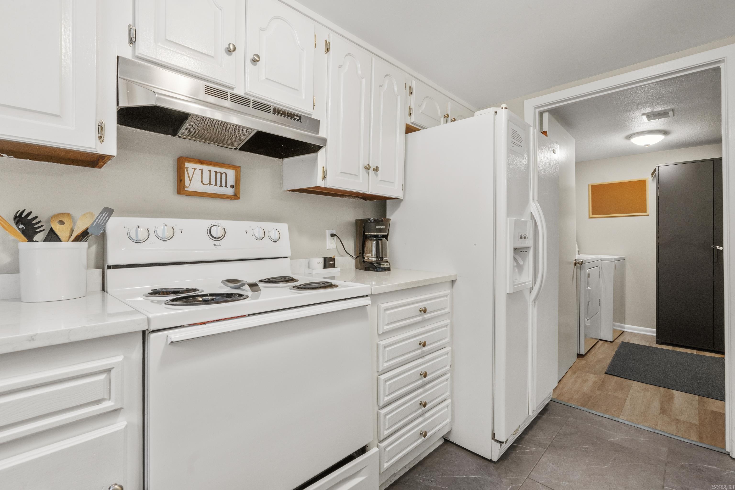 18 Troza Lane Property Photo 15