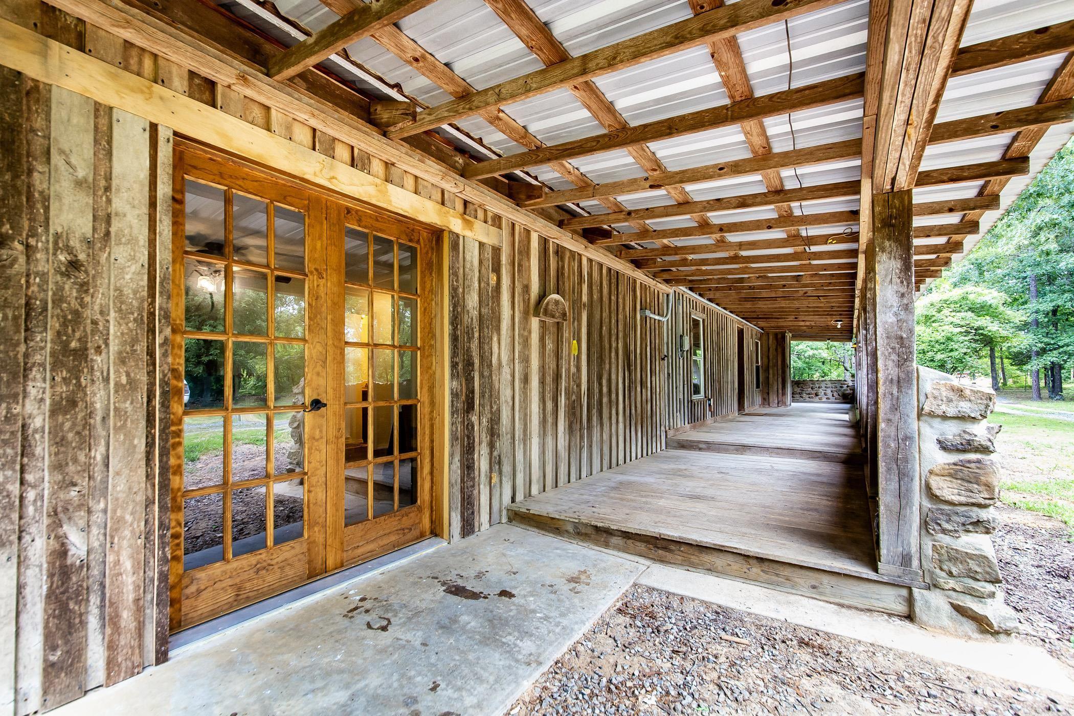 702 Ashwood Road Property Photo 4