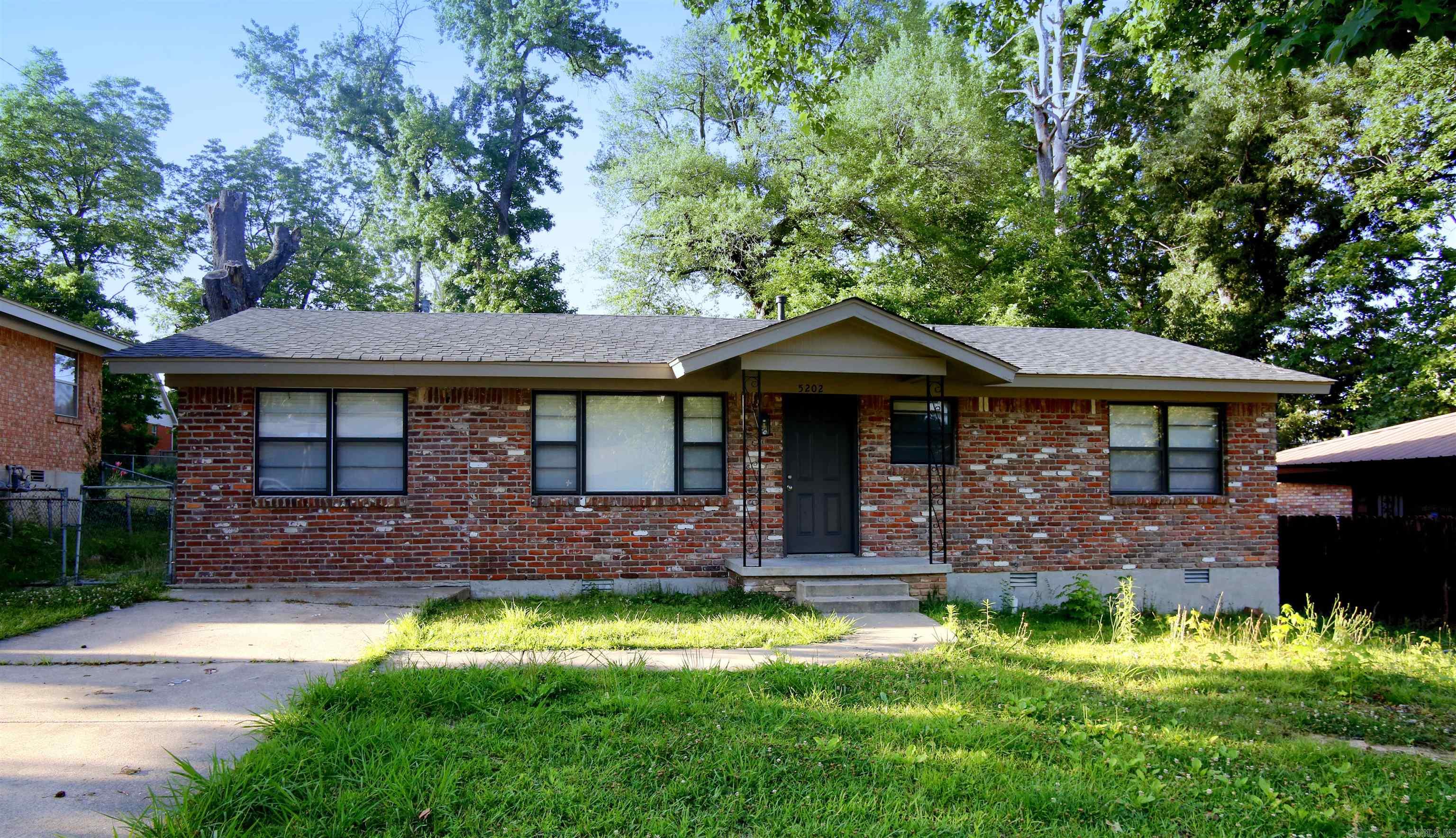 5202 S Wakefield Drive Property Photo 1