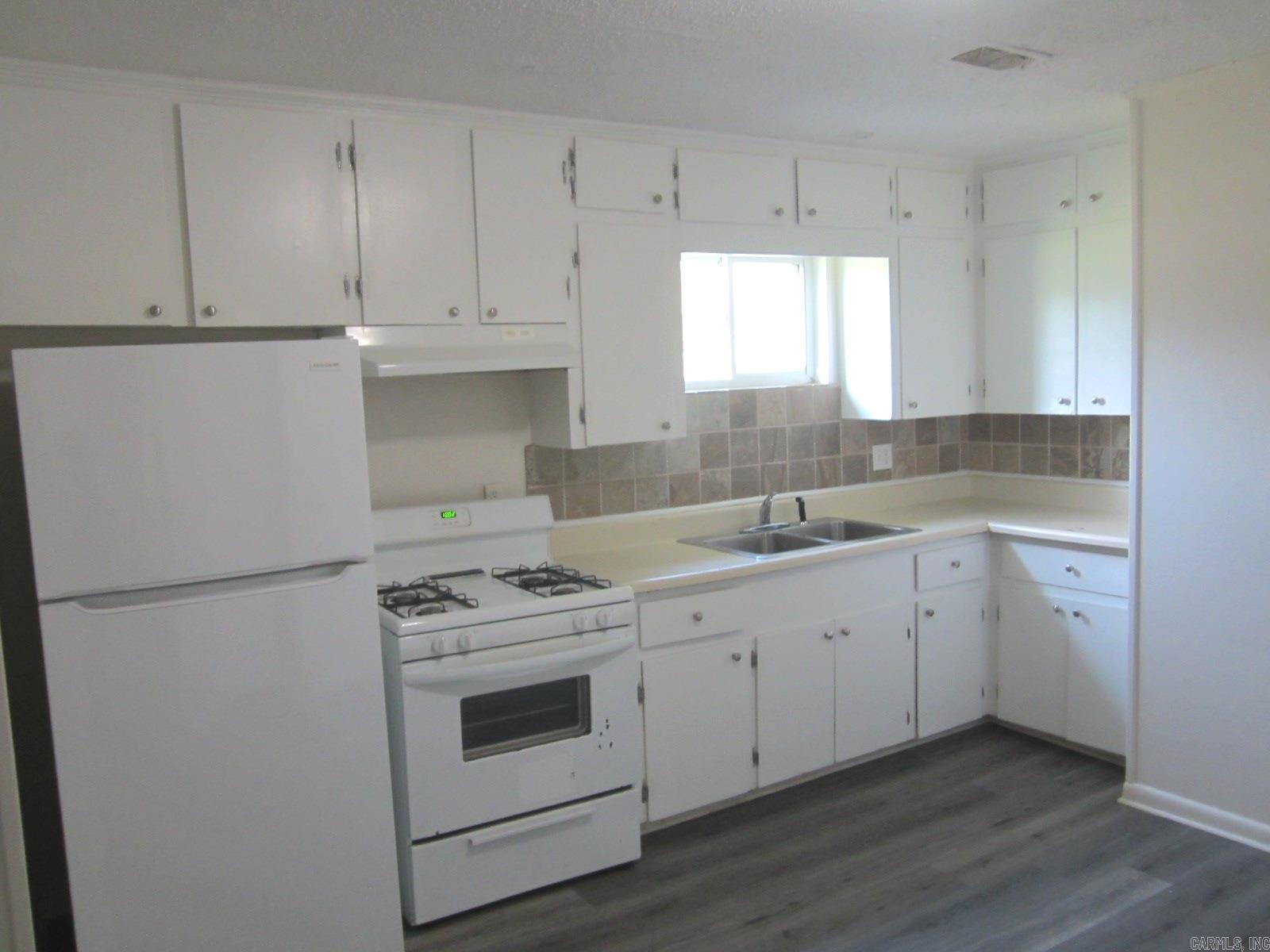 208-210 Smart Street Property Photo 4