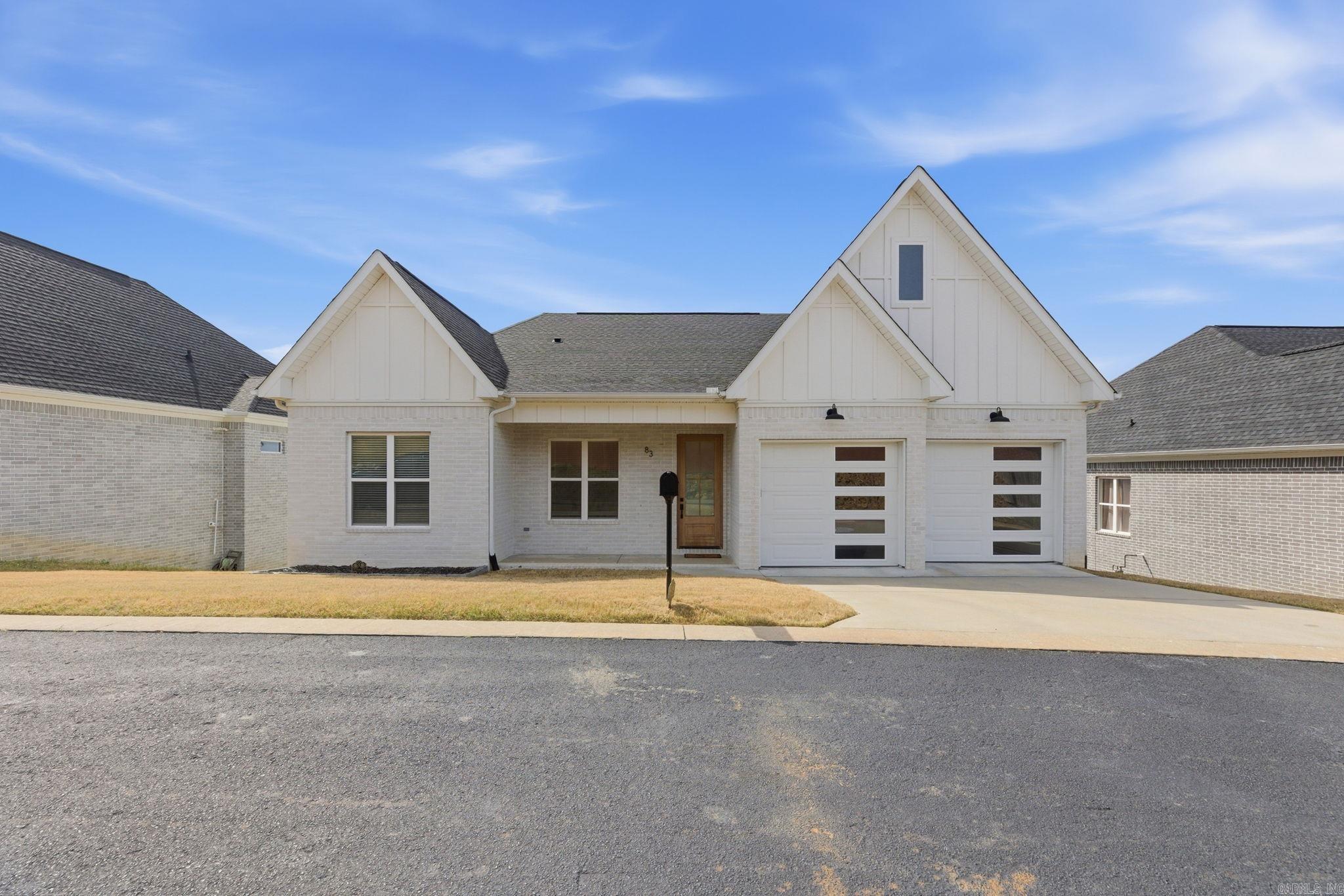 83 Tournay Circle Property Photo 1