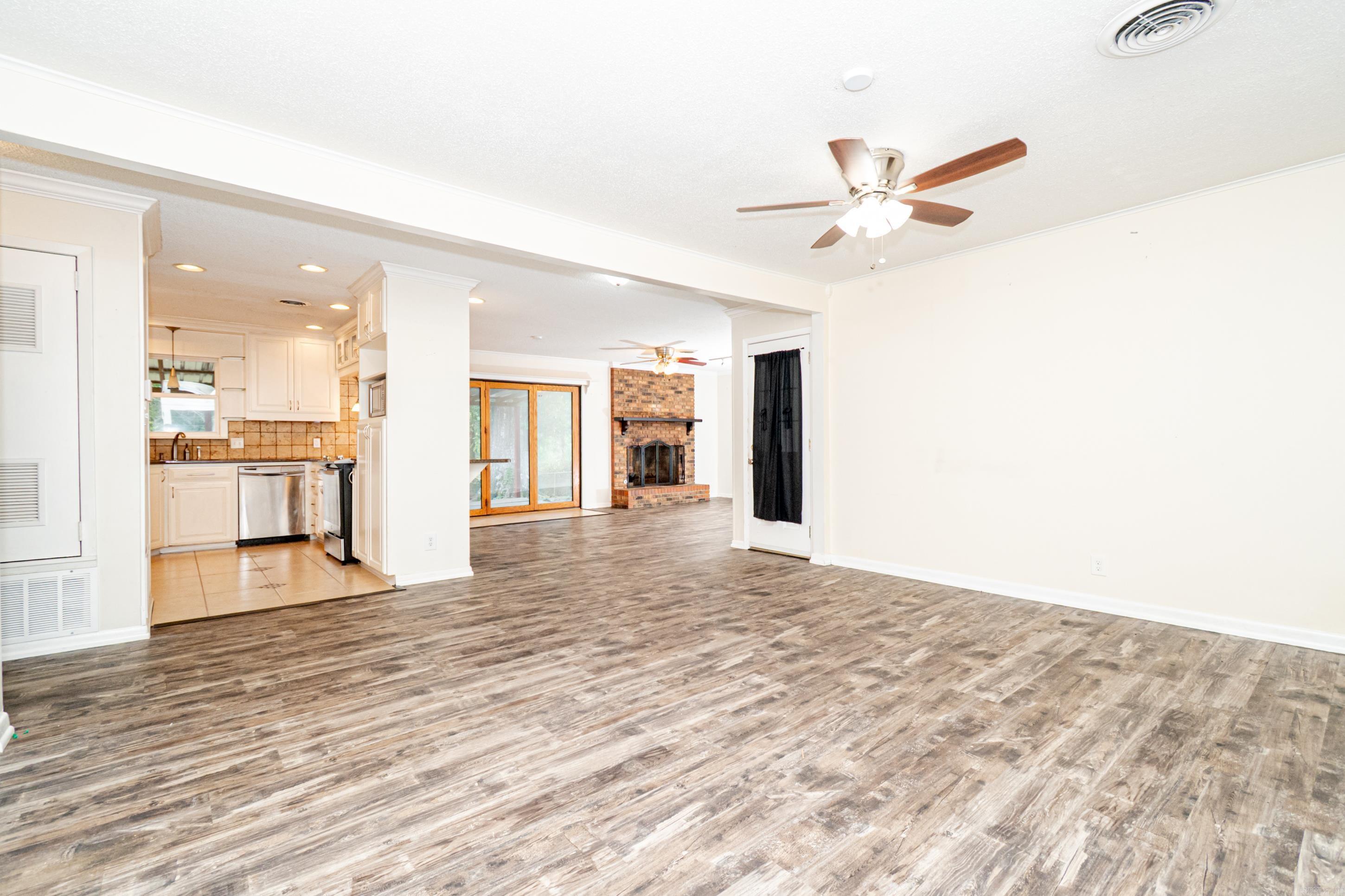 1603 W Block St Property Photo 9