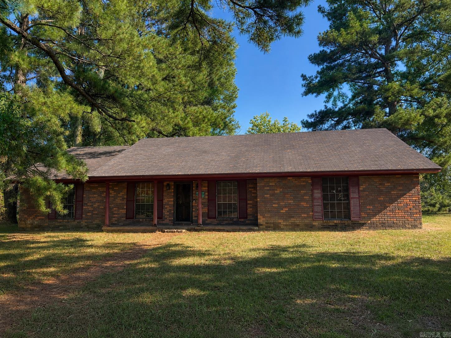 125 Leewood Drive Property Photo 1
