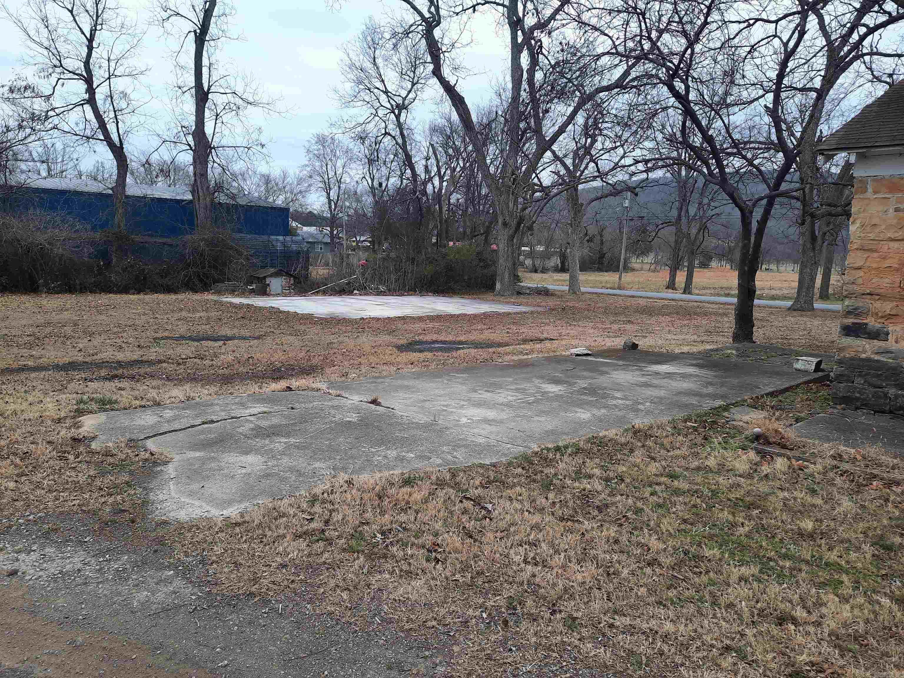 305 Service Street Property Photo 8