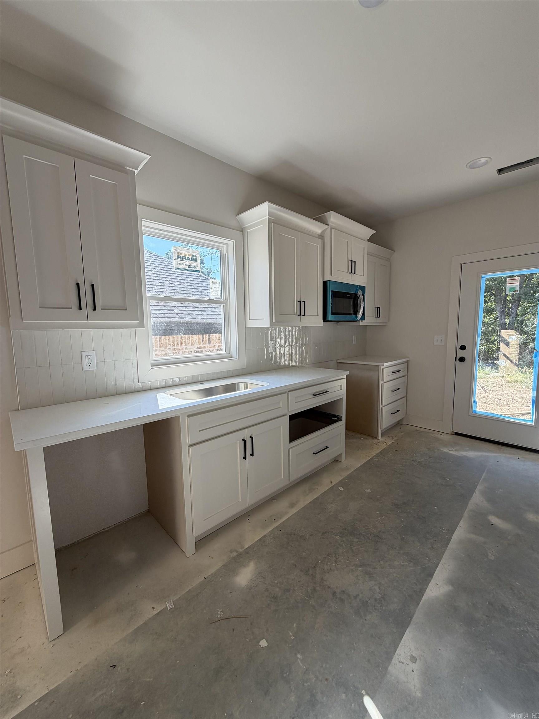 13017 Arthur Lane Property Photo 2
