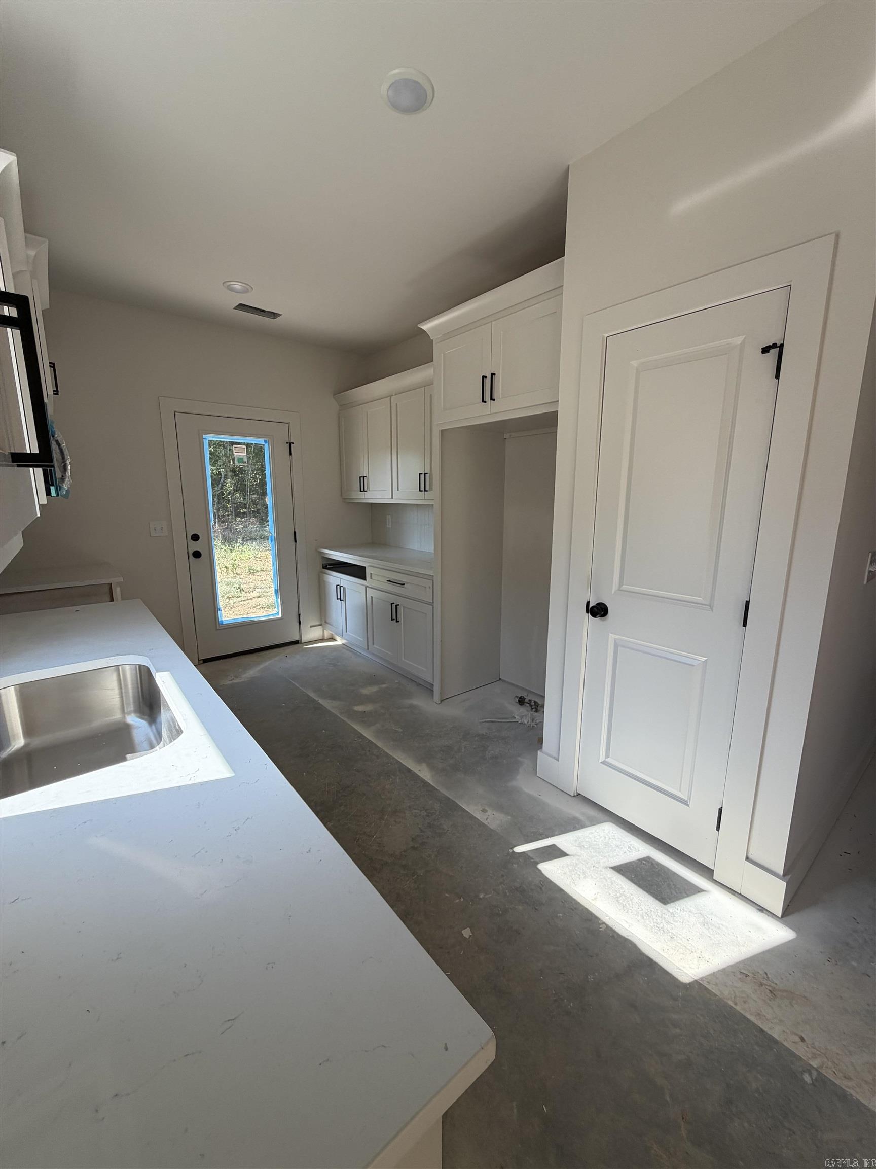 13017 Arthur Lane Property Photo 3