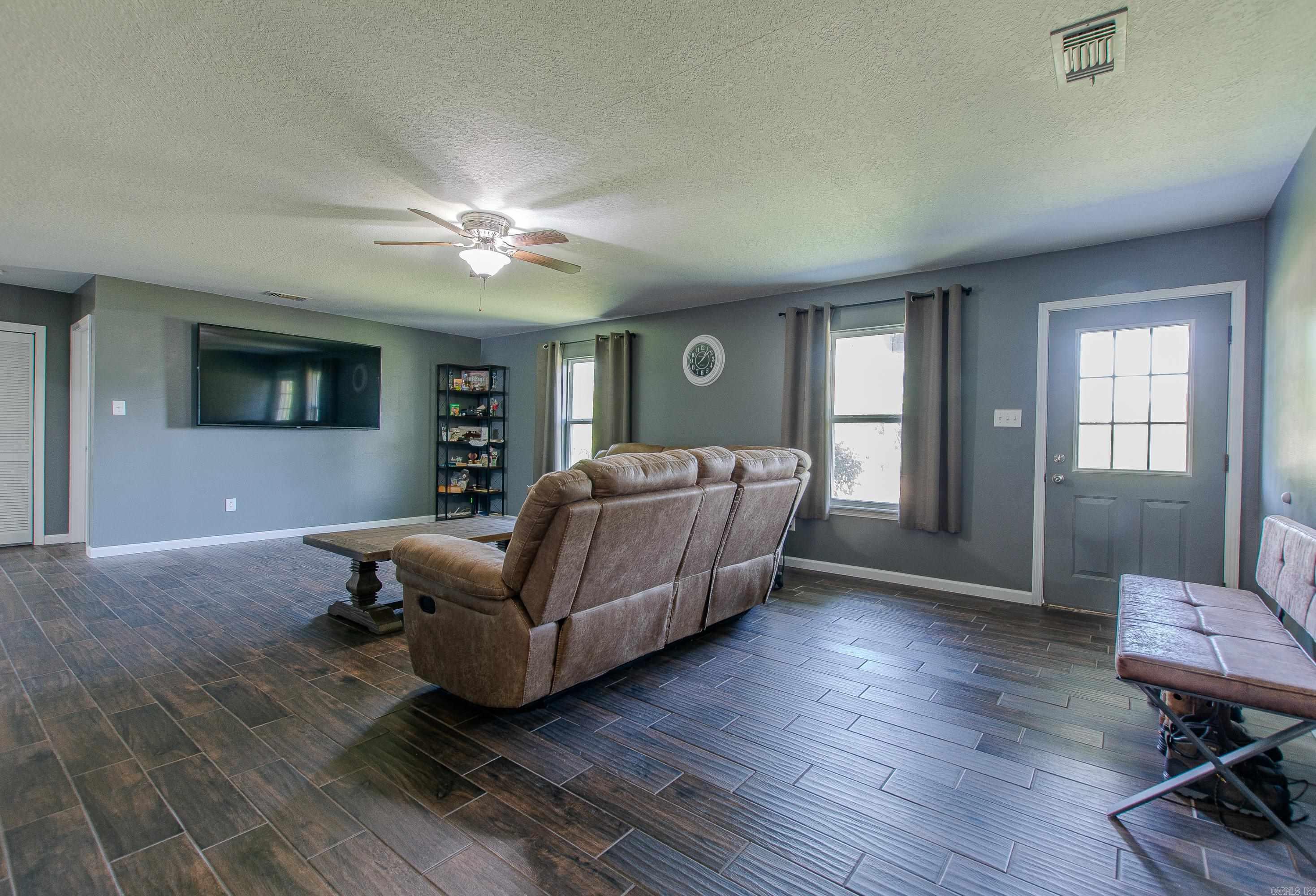 17 S Highway 369 Property Photo 4