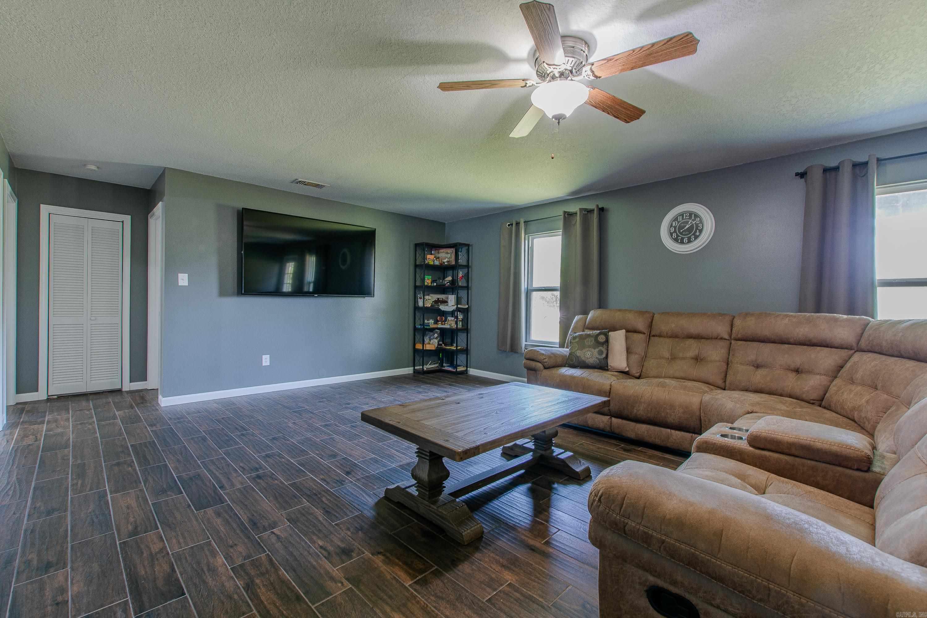 17 S Highway 369 Property Photo 6