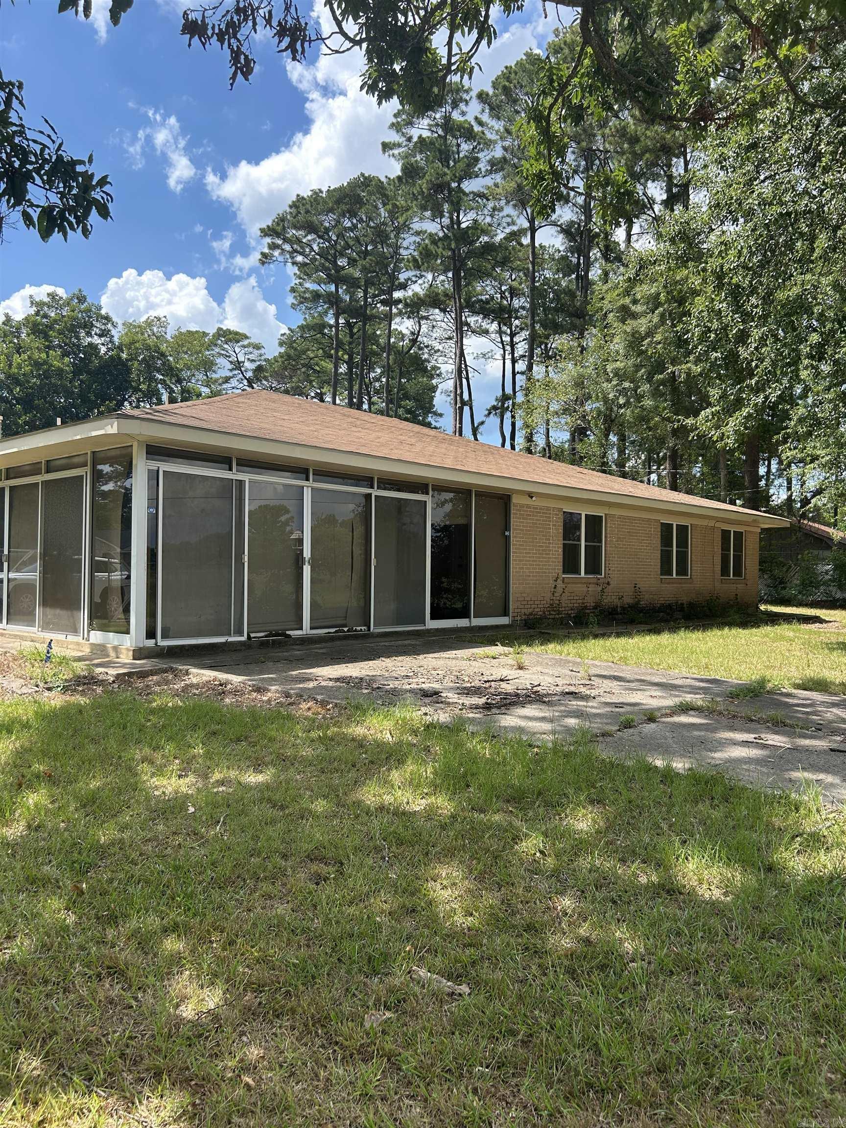 104 Falls Street Property Photo 1