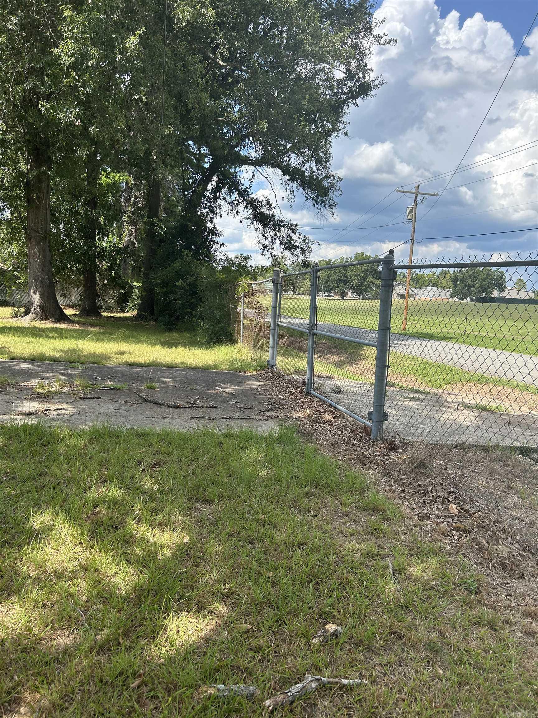104 Falls Street Property Photo 15