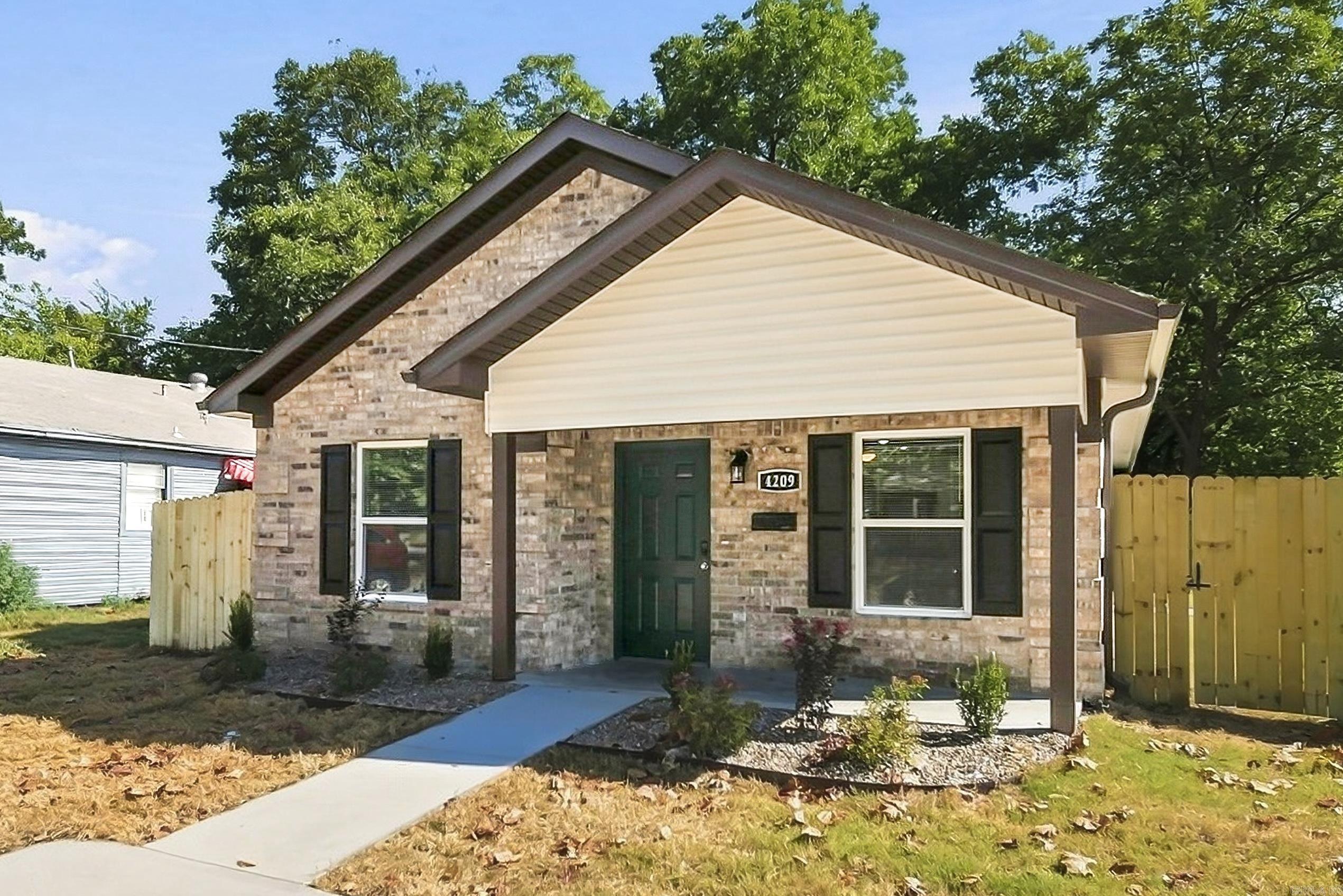 4209.5 Rogers St Property Photo 4