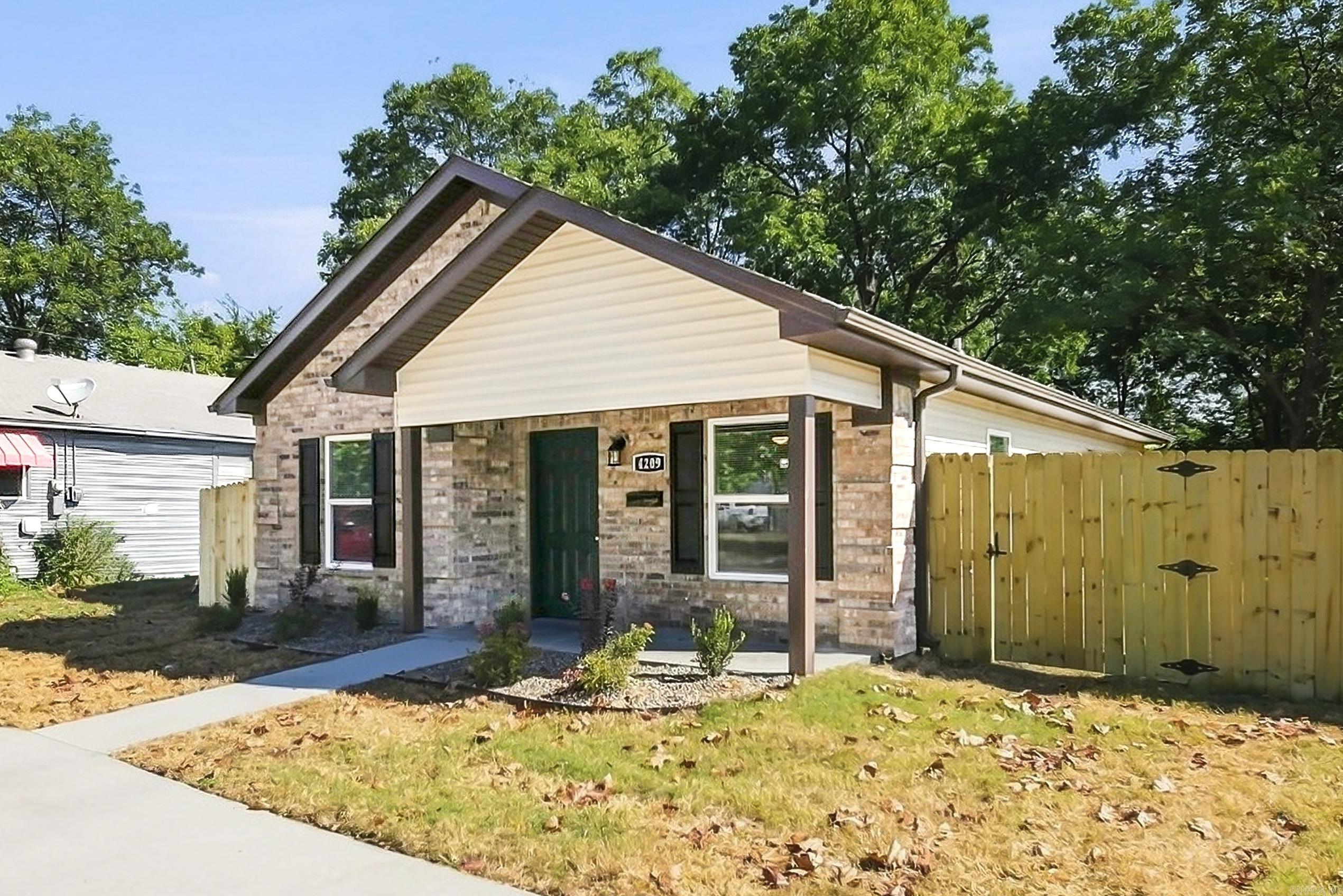 4209.5 Rogers St Property Photo 5