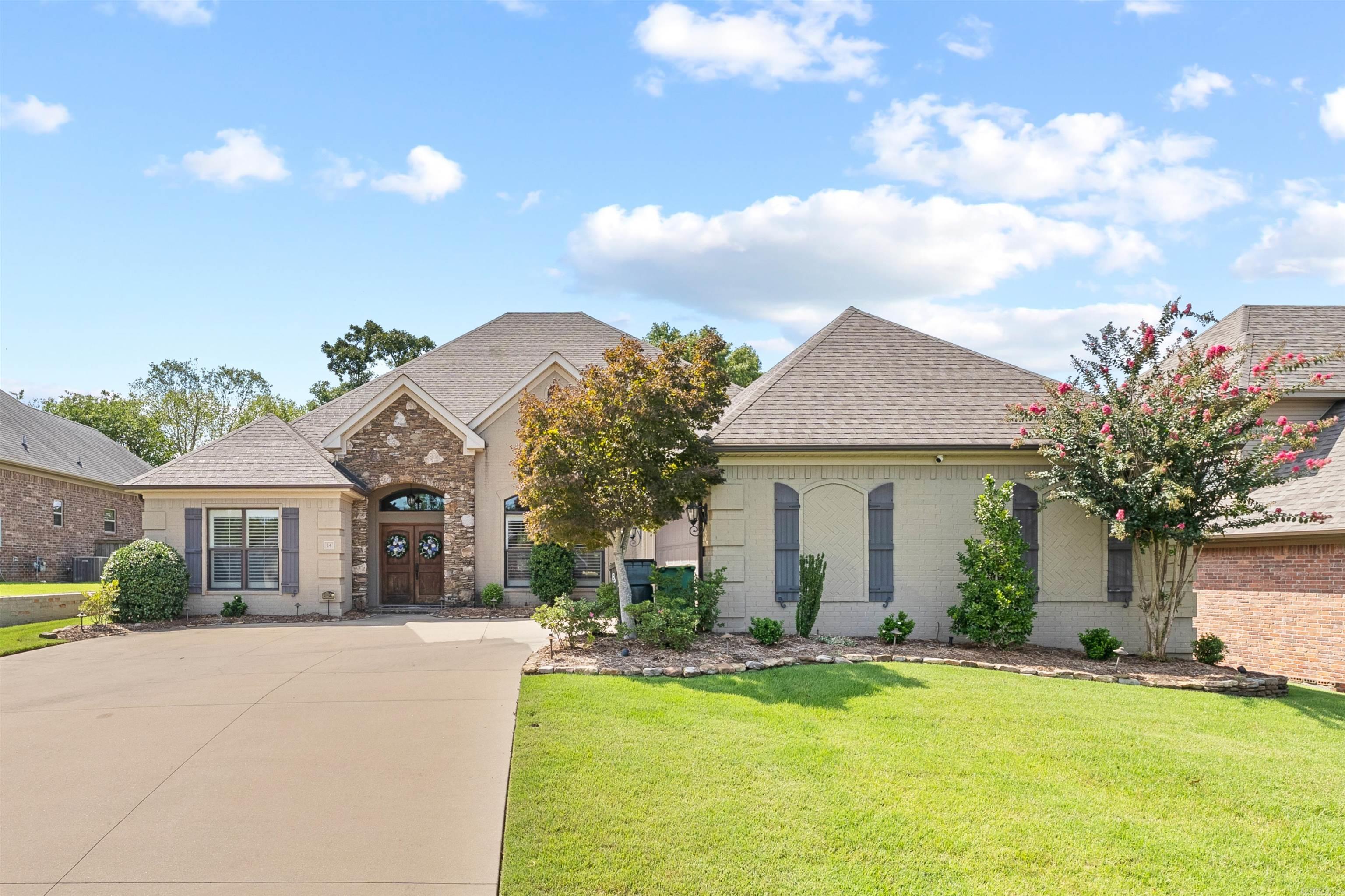 14 Epernay Cir Property Photo 1