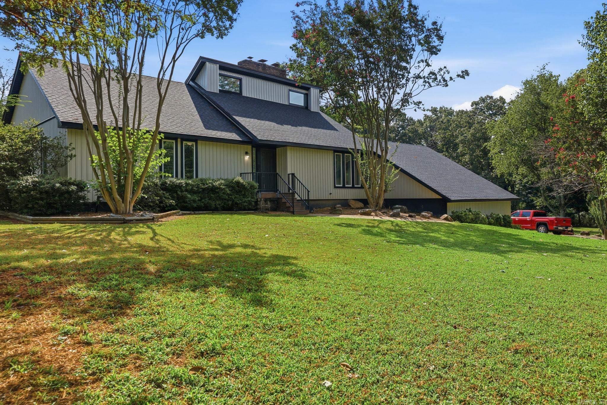18 Robinwood Drive Property Photo 1