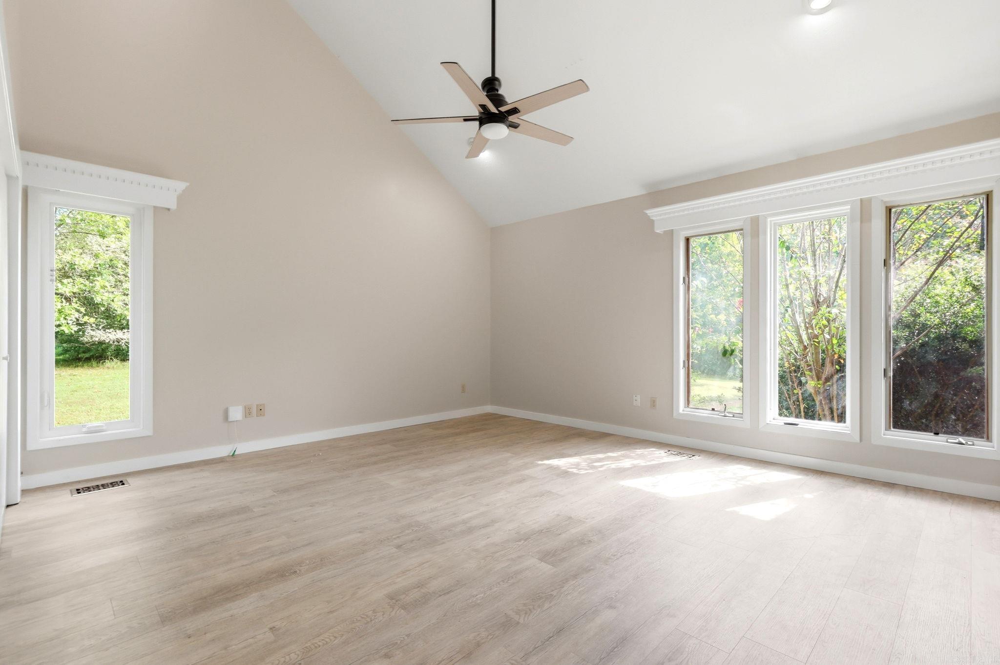 18 Robinwood Drive Property Photo 4