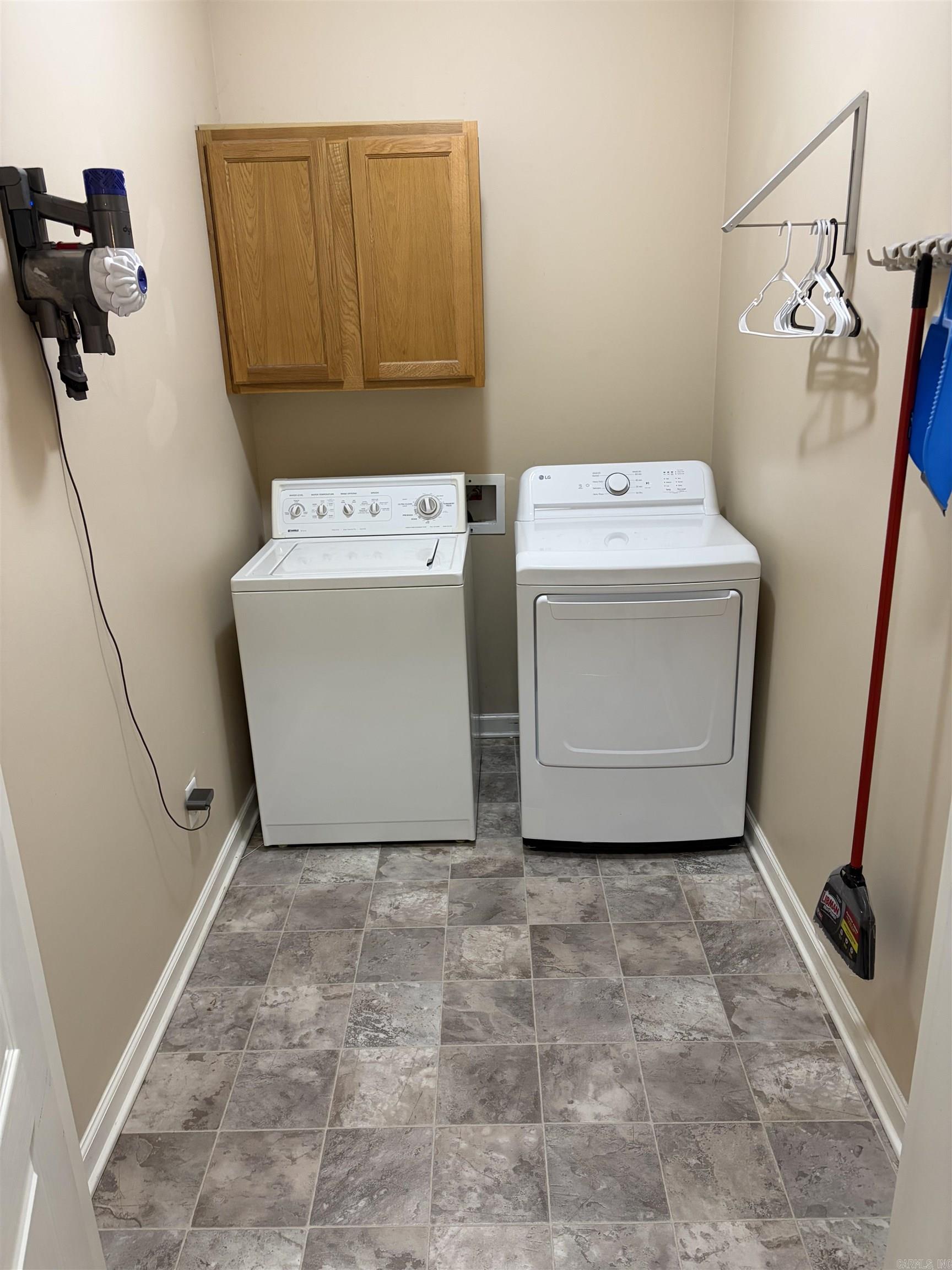 2714 Gage Drive Property Photo 7