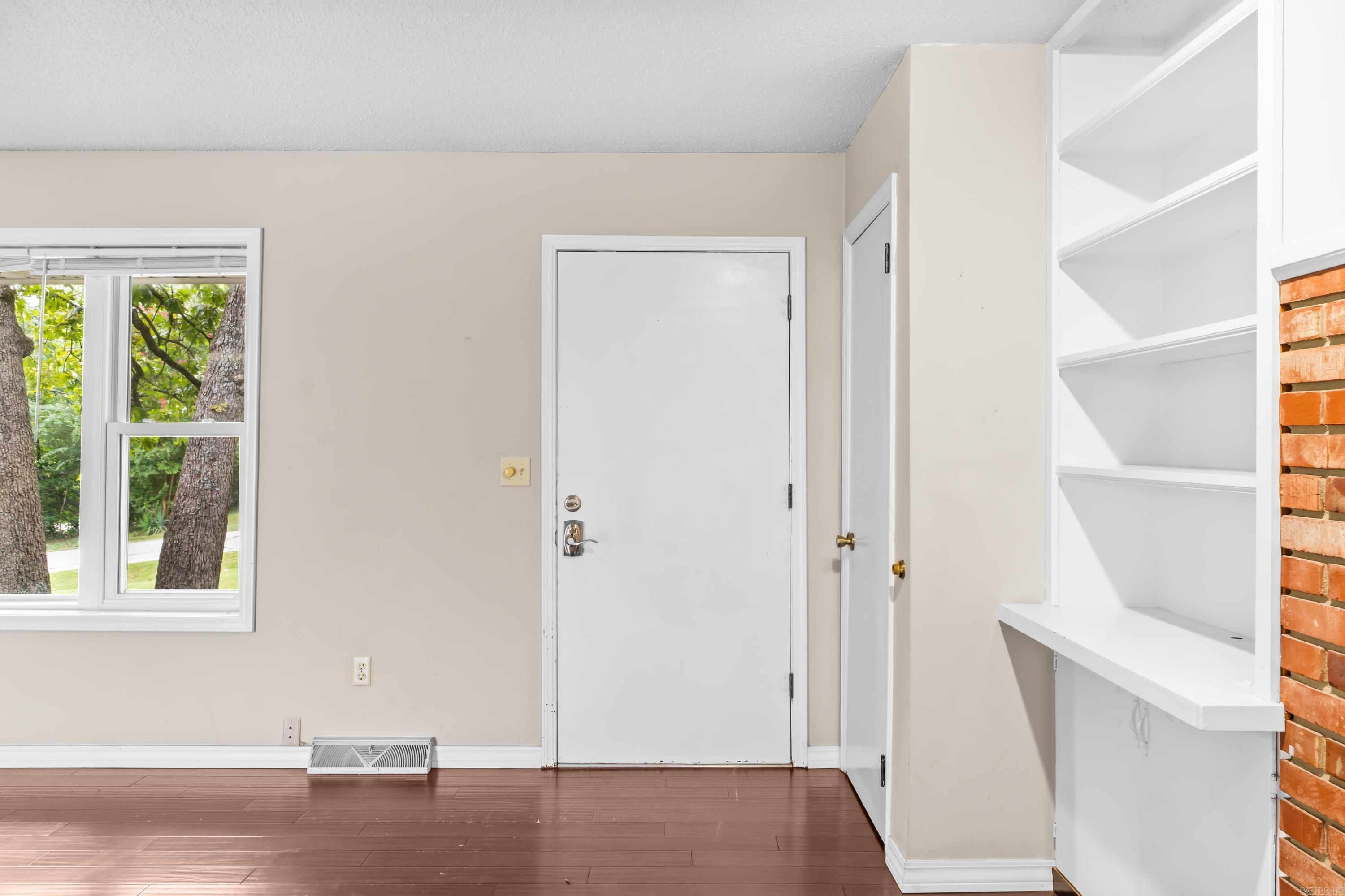 401 Westwood Drive Property Photo 3