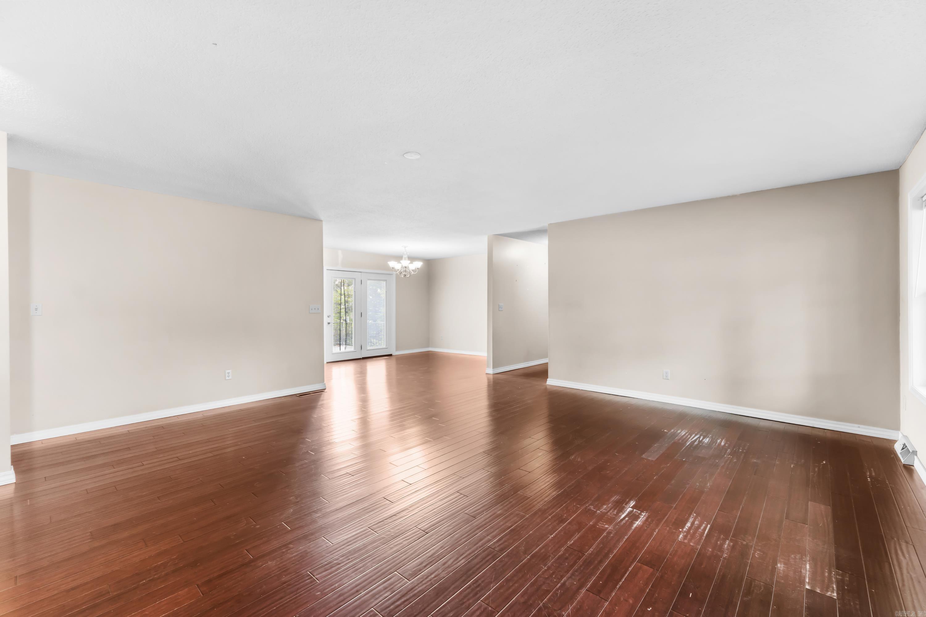 401 Westwood Drive Property Photo 4