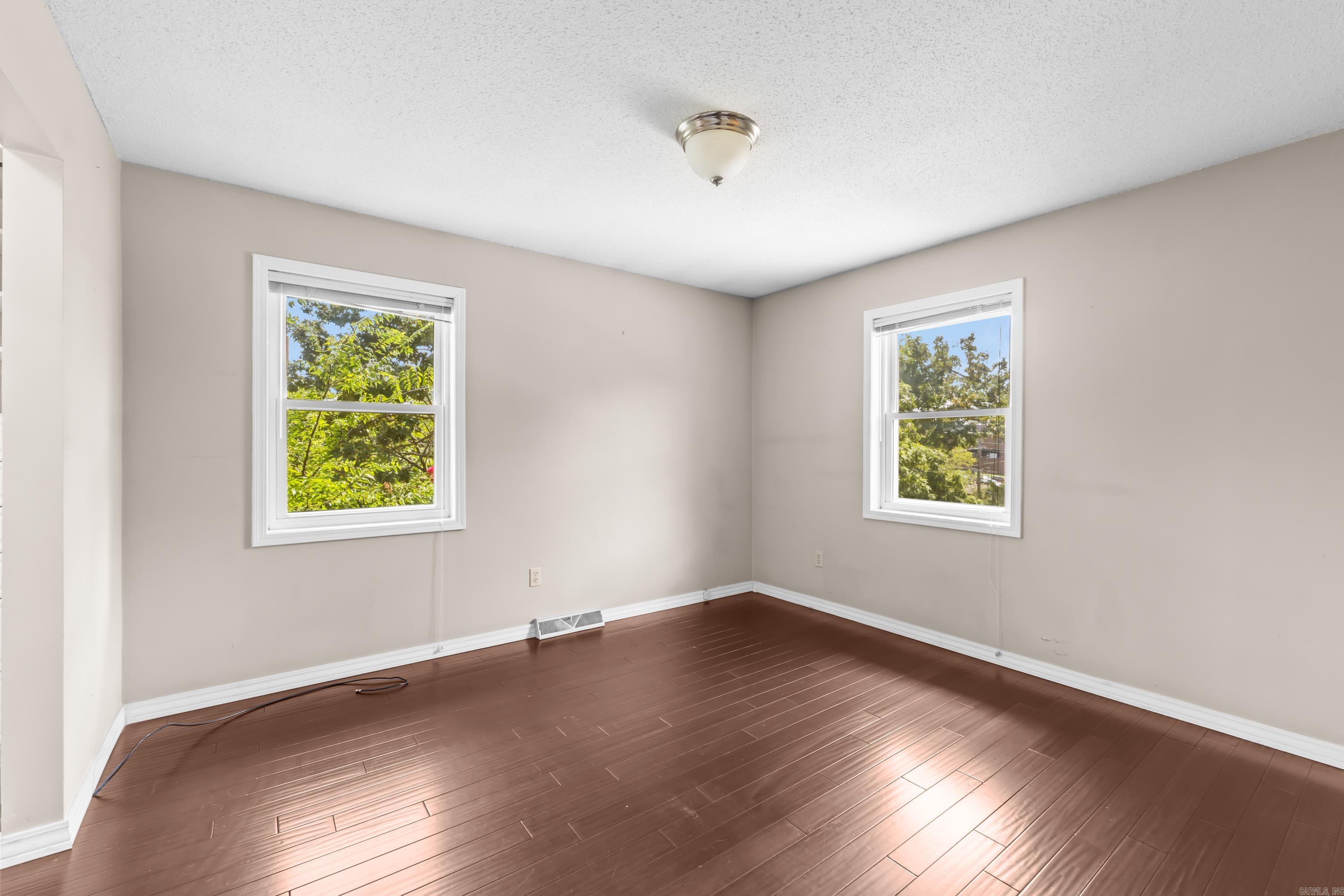 401 Westwood Drive Property Photo 16