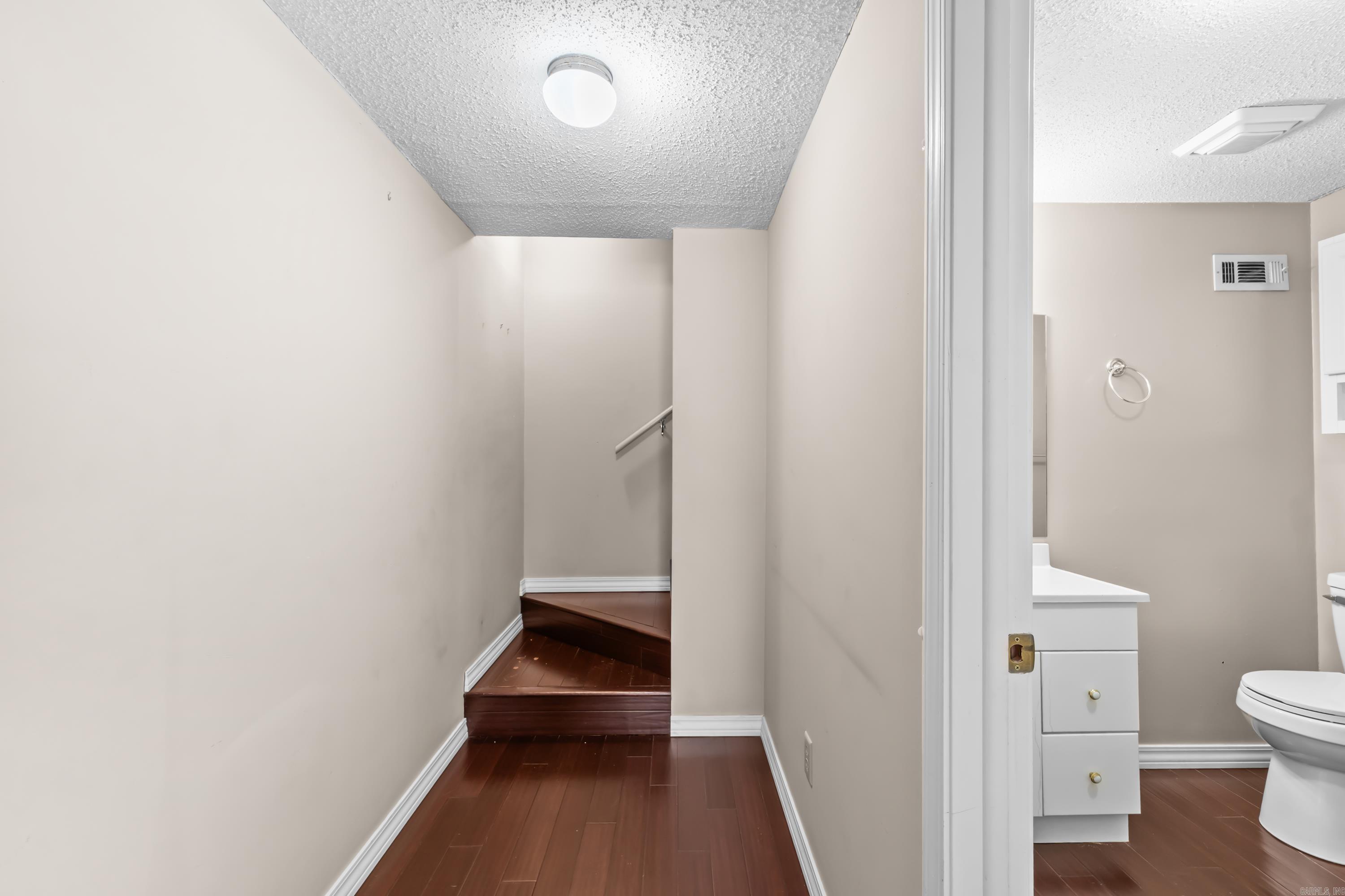 401 Westwood Drive Property Photo 24