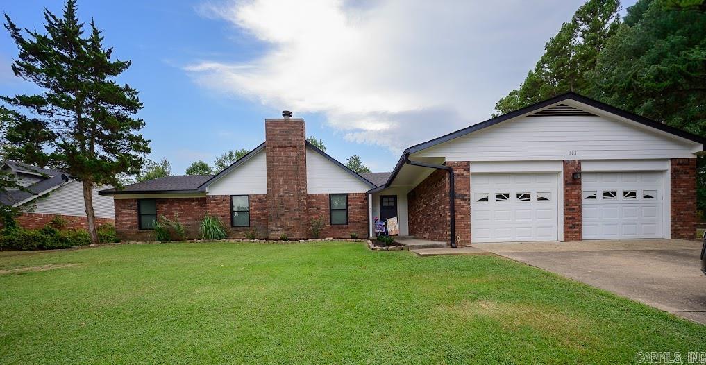 101 Sherwood Forest Drive Property Photo 1