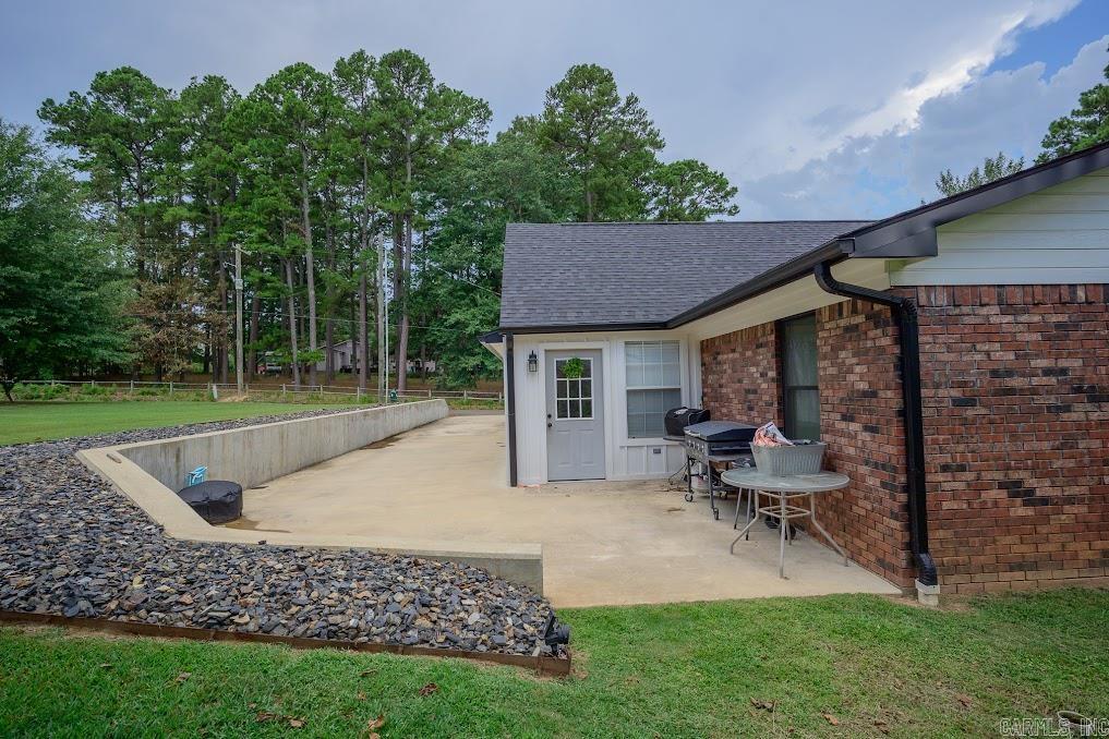 101 Sherwood Forest Drive Property Photo 4