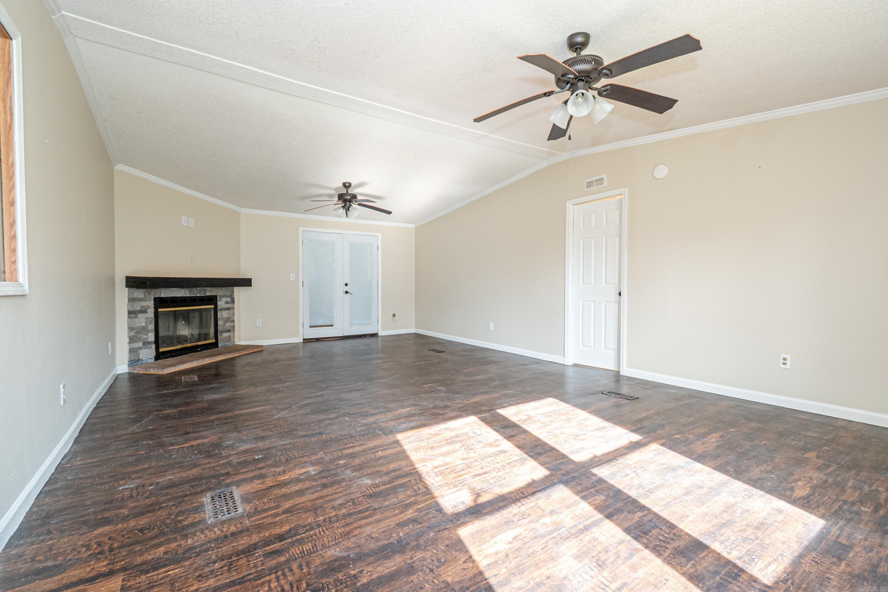 511 Howard Street Property Photo 4