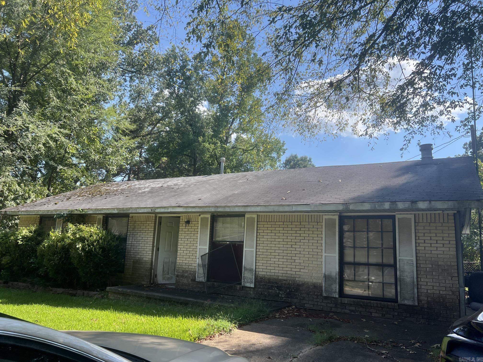 912 Edgehill Dr Property Photo 1