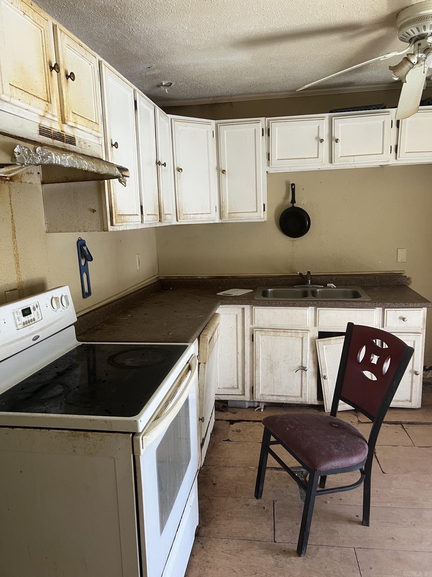 912 Edgehill Dr Property Photo 3