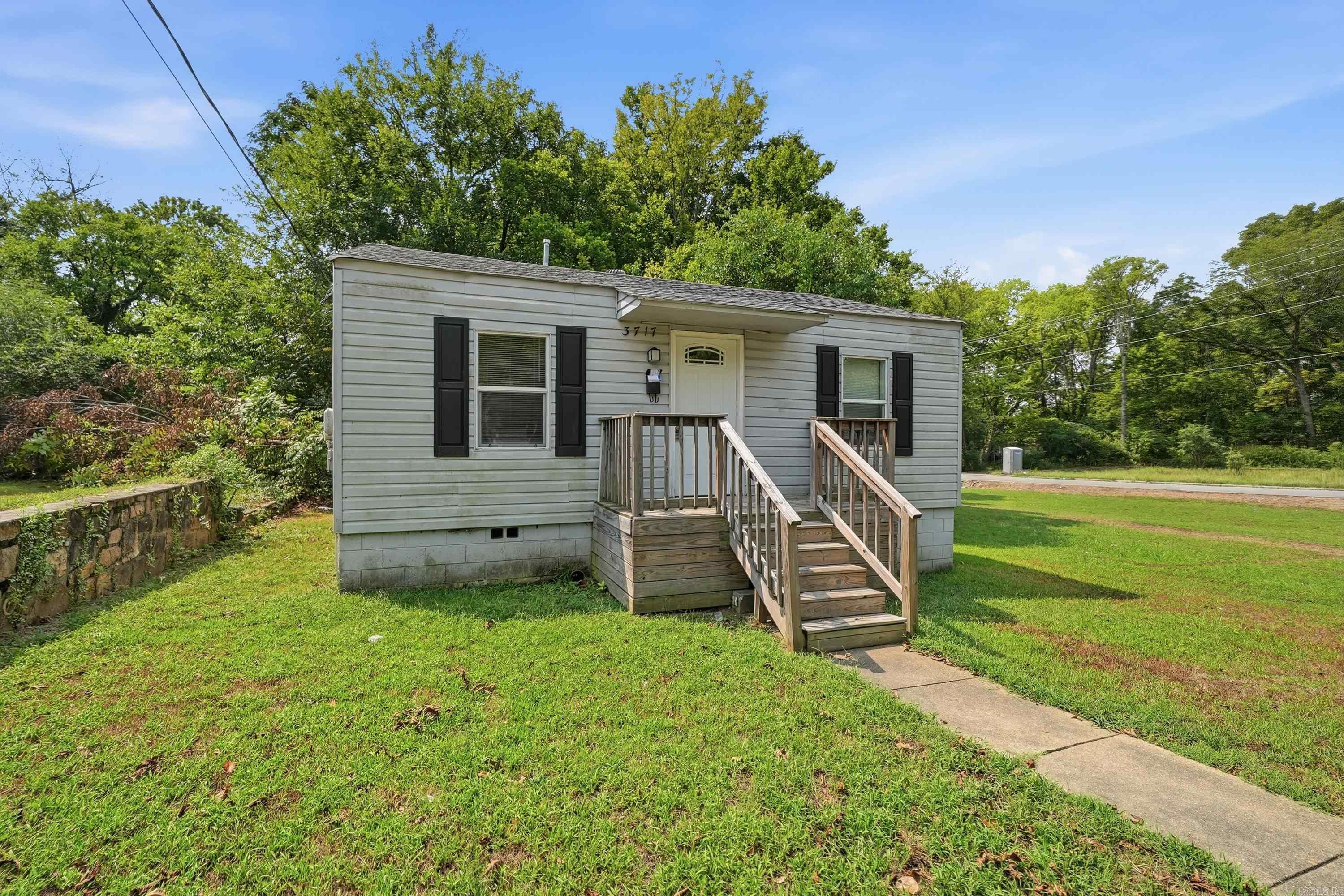 3717 W 19th Street Property Photo 2