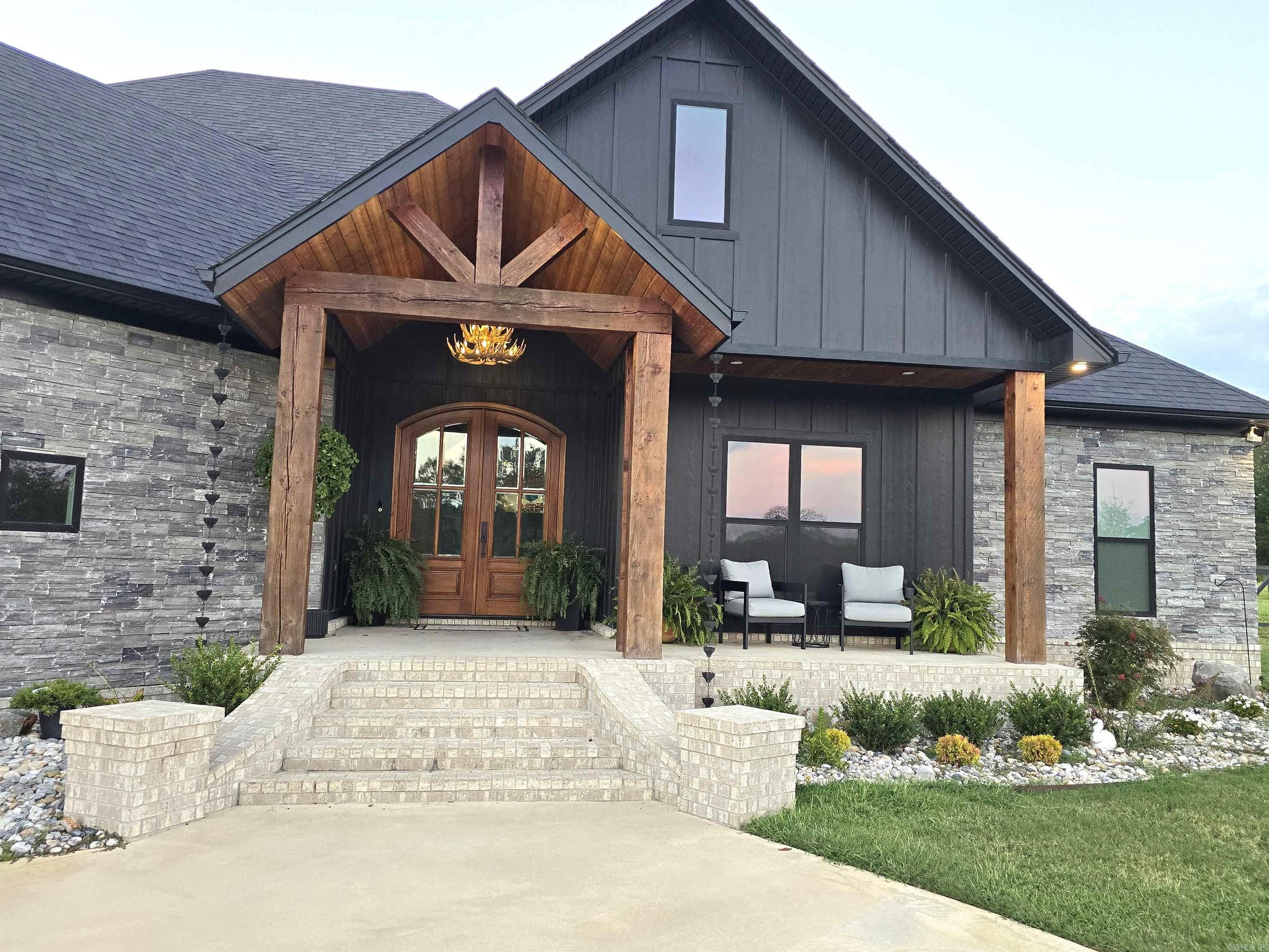 39 Republican Loop Property Photo 2