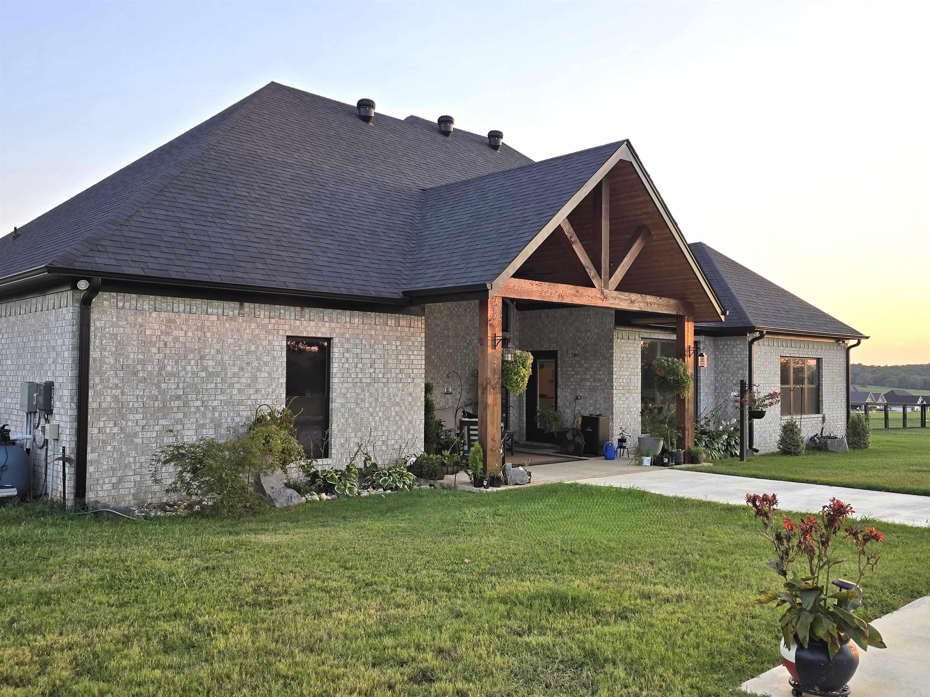 39 Republican Loop Property Photo 5