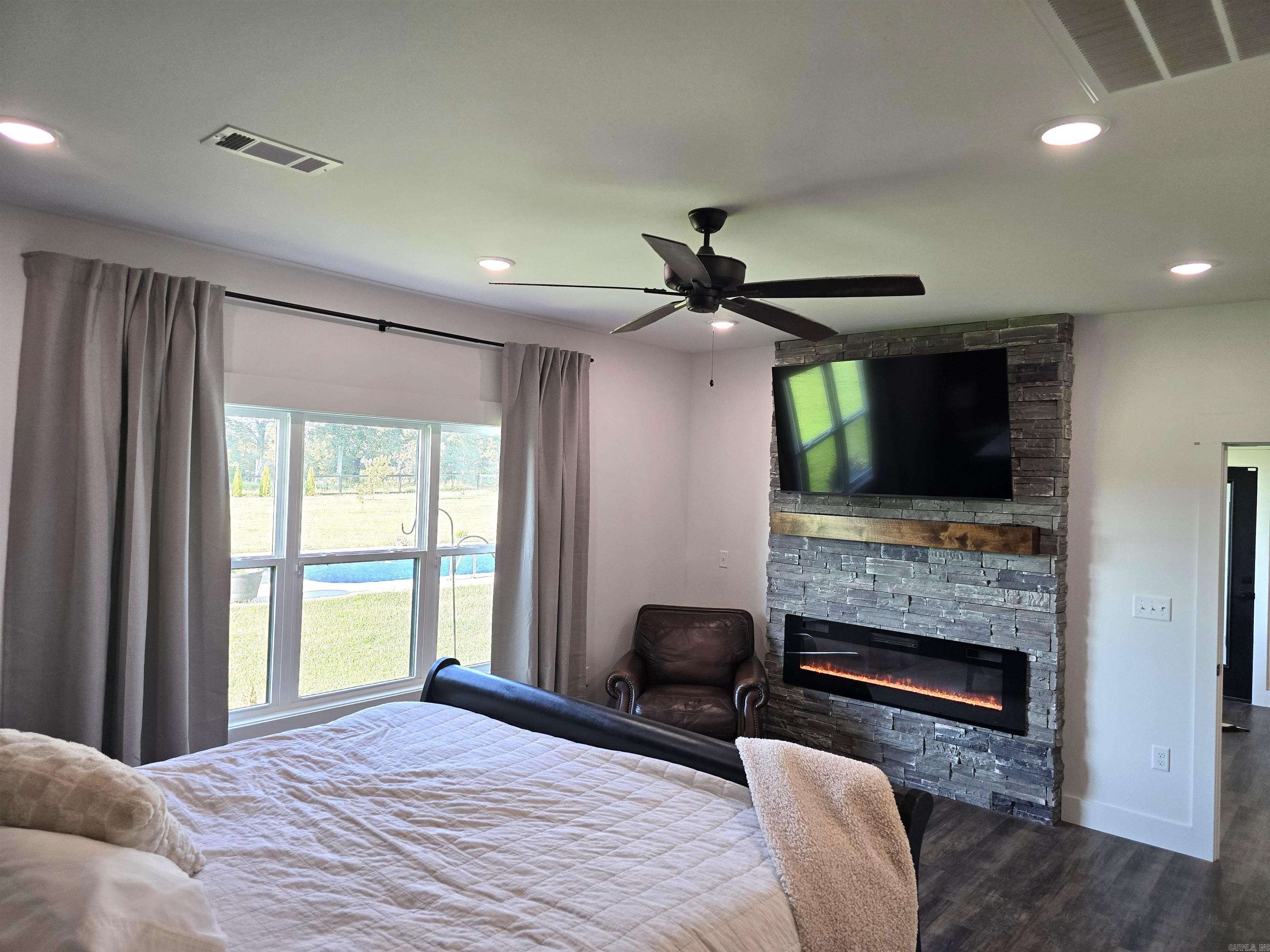 39 Republican Loop Property Photo 17