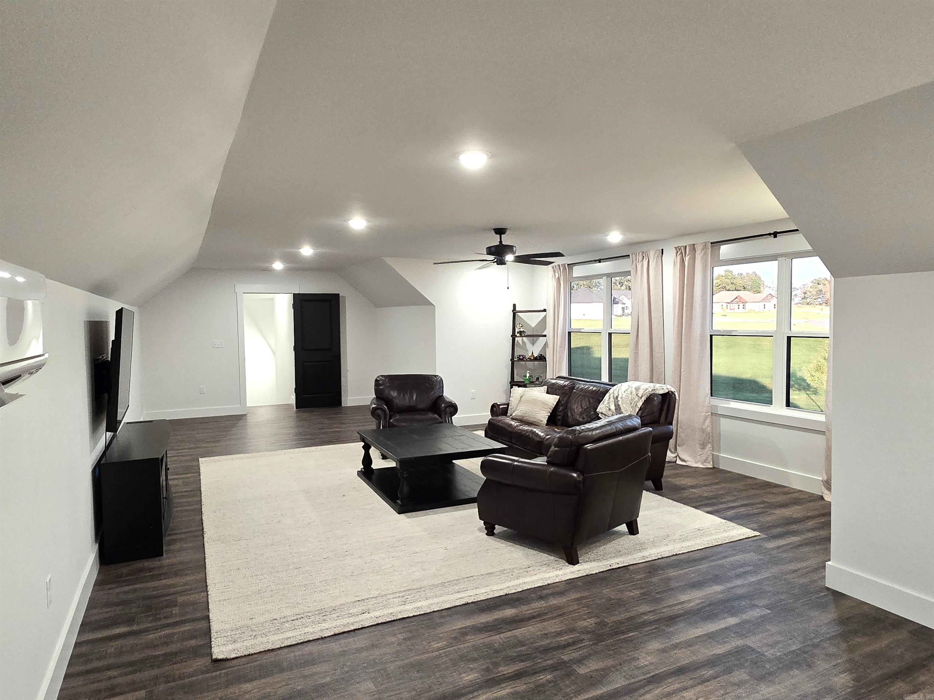 39 Republican Loop Property Photo 40