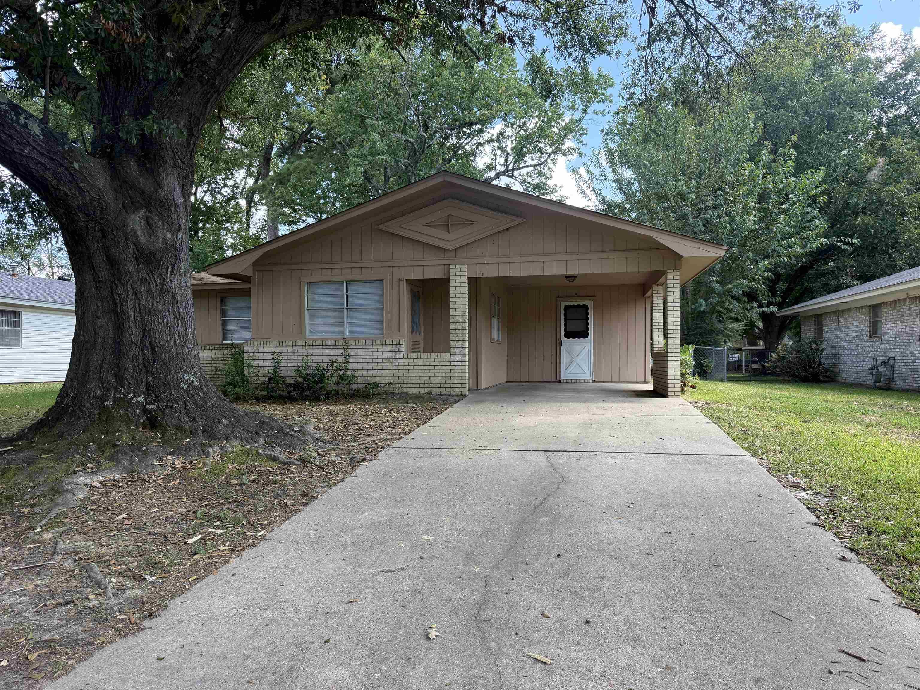 2307 Dianne Drive Property Photo 1