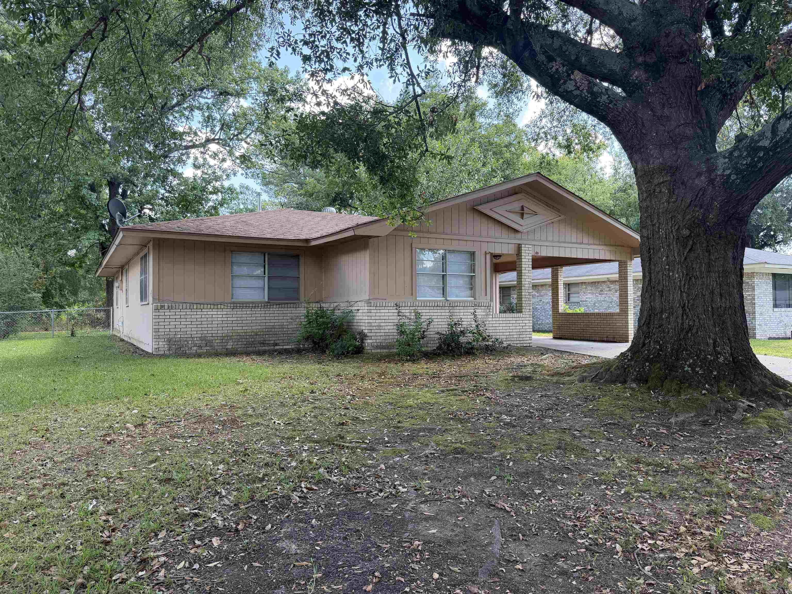 2307 Dianne Drive Property Photo 2