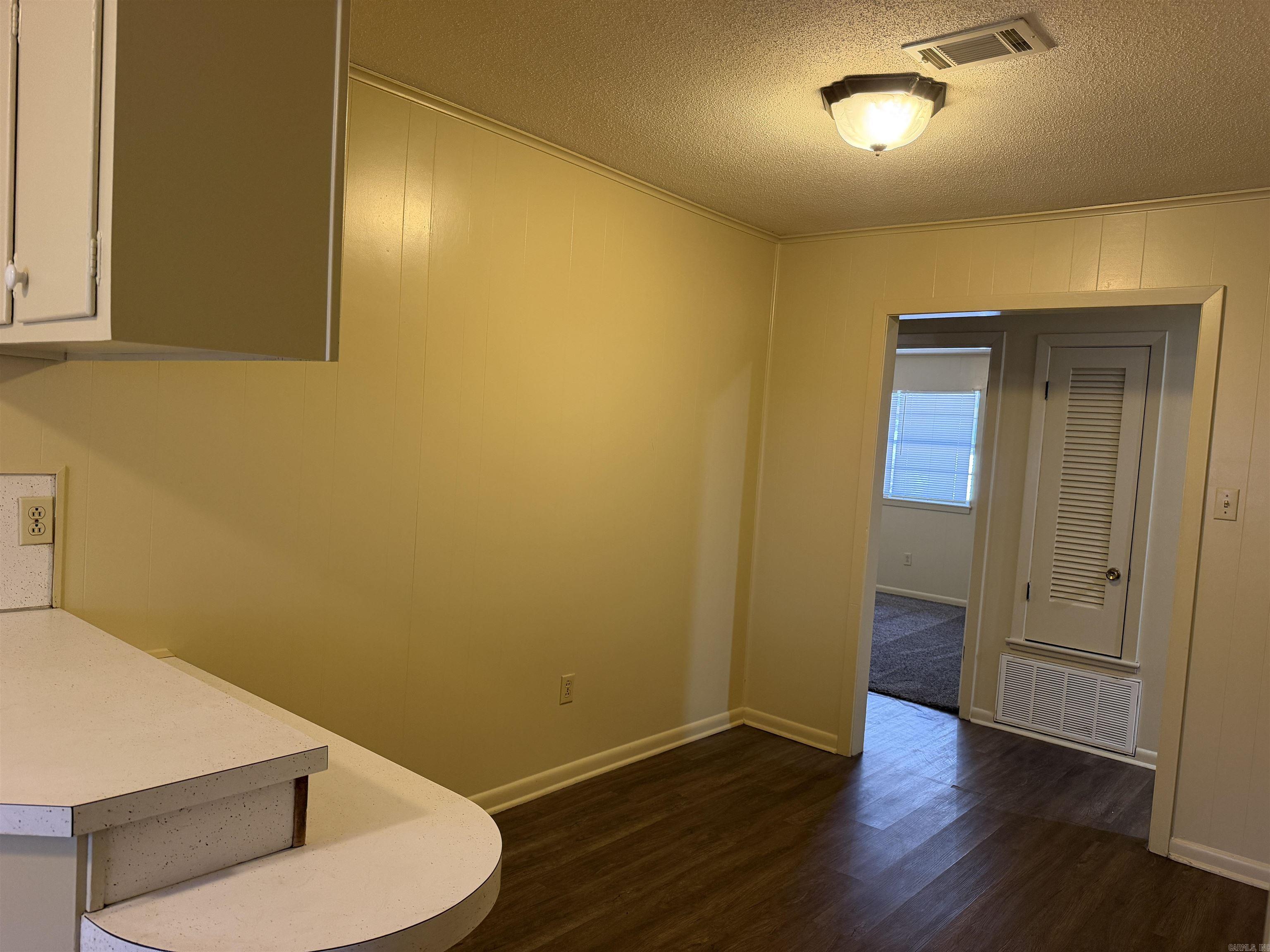 2307 Dianne Drive Property Photo 5