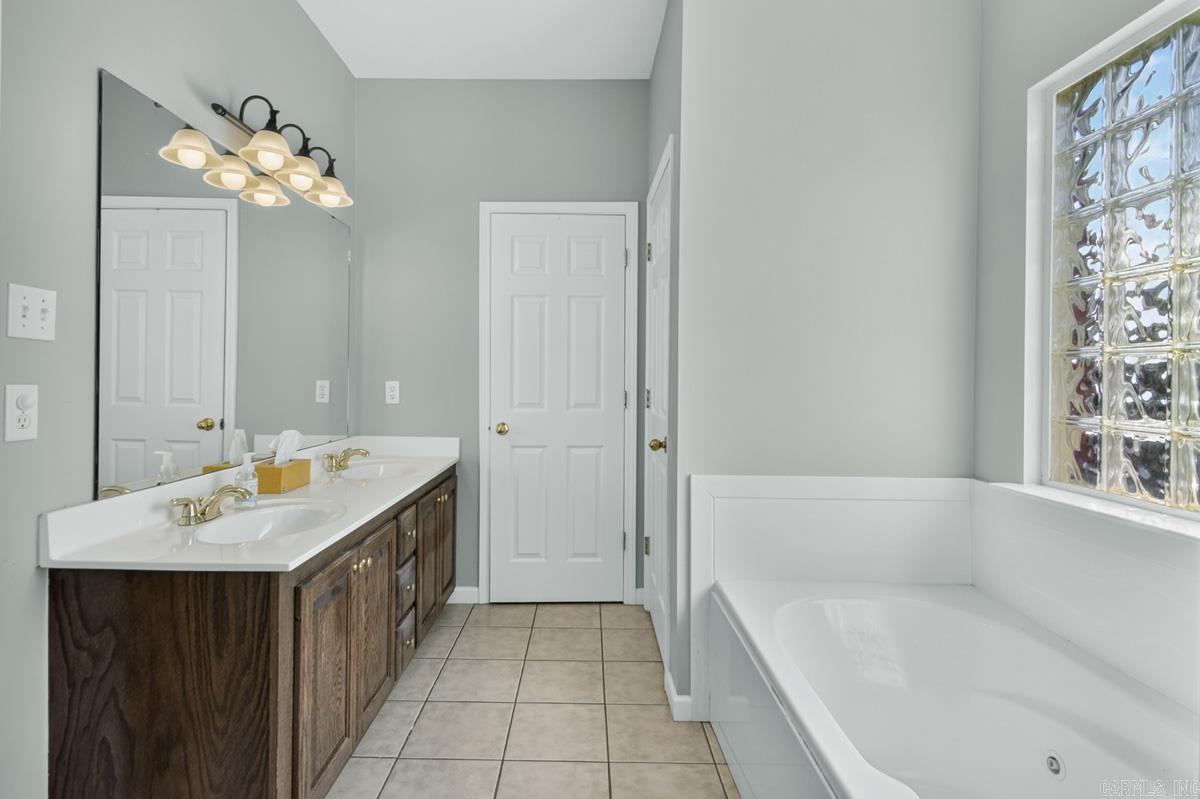 2212 Defoe Circle Property Photo 17