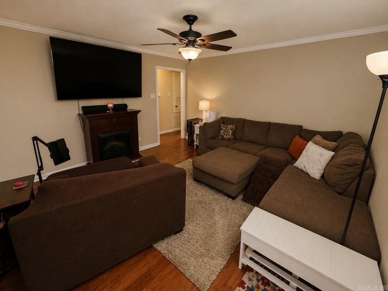 410 Lynn Ln Property Photo 5
