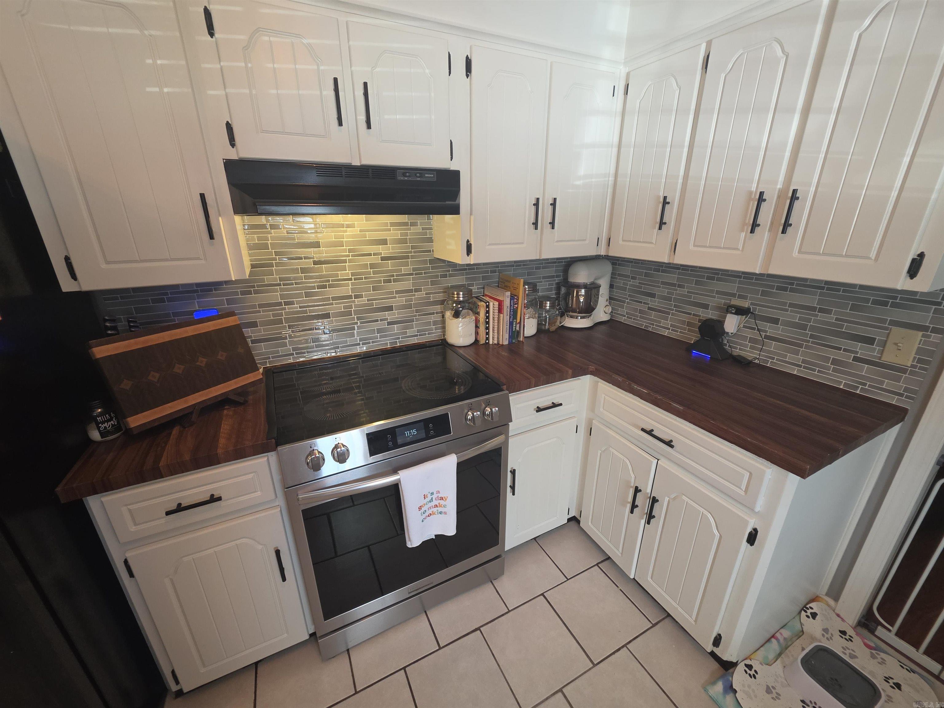 410 Lynn Ln Property Photo 8