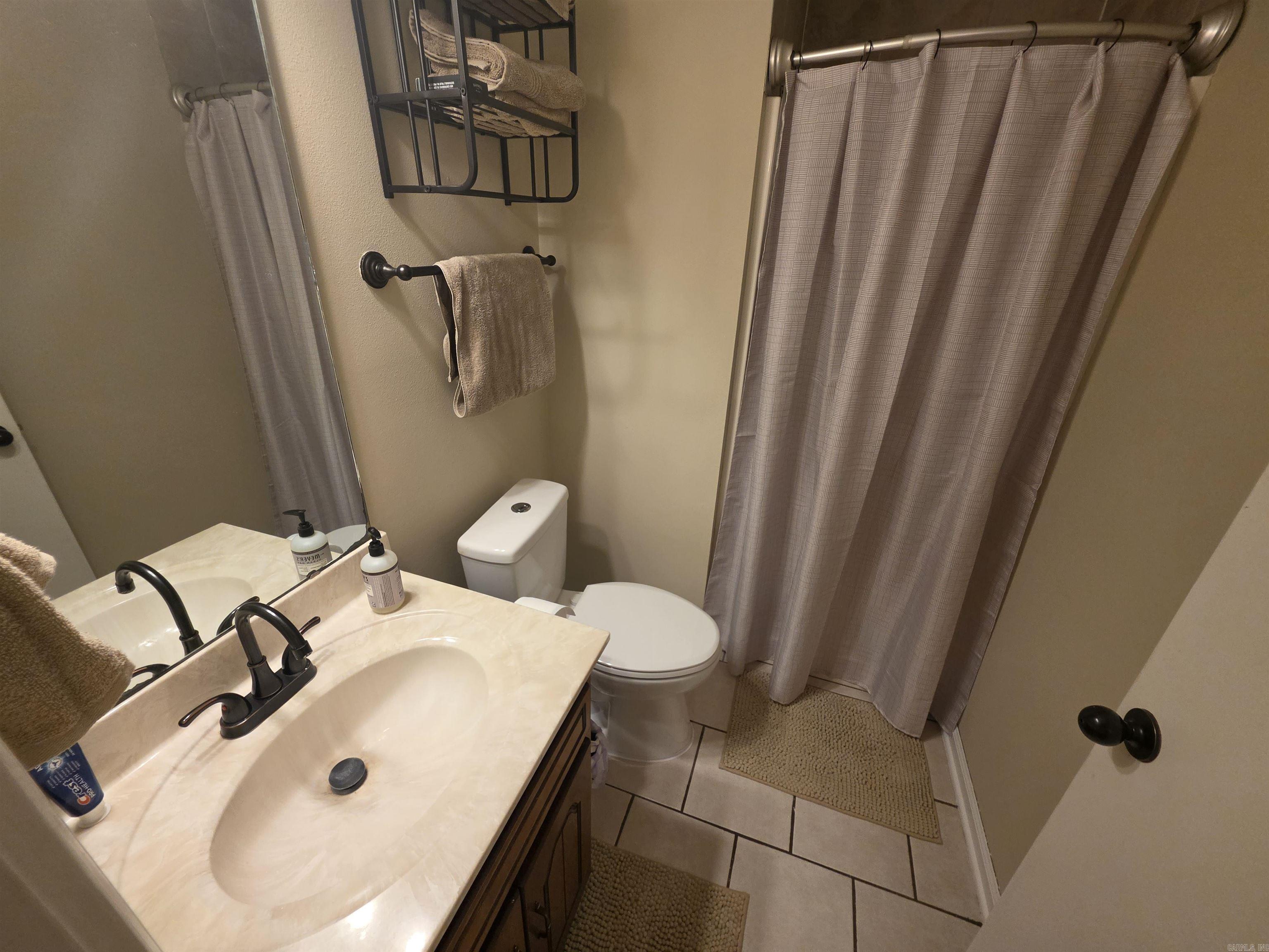 410 Lynn Ln Property Photo 13