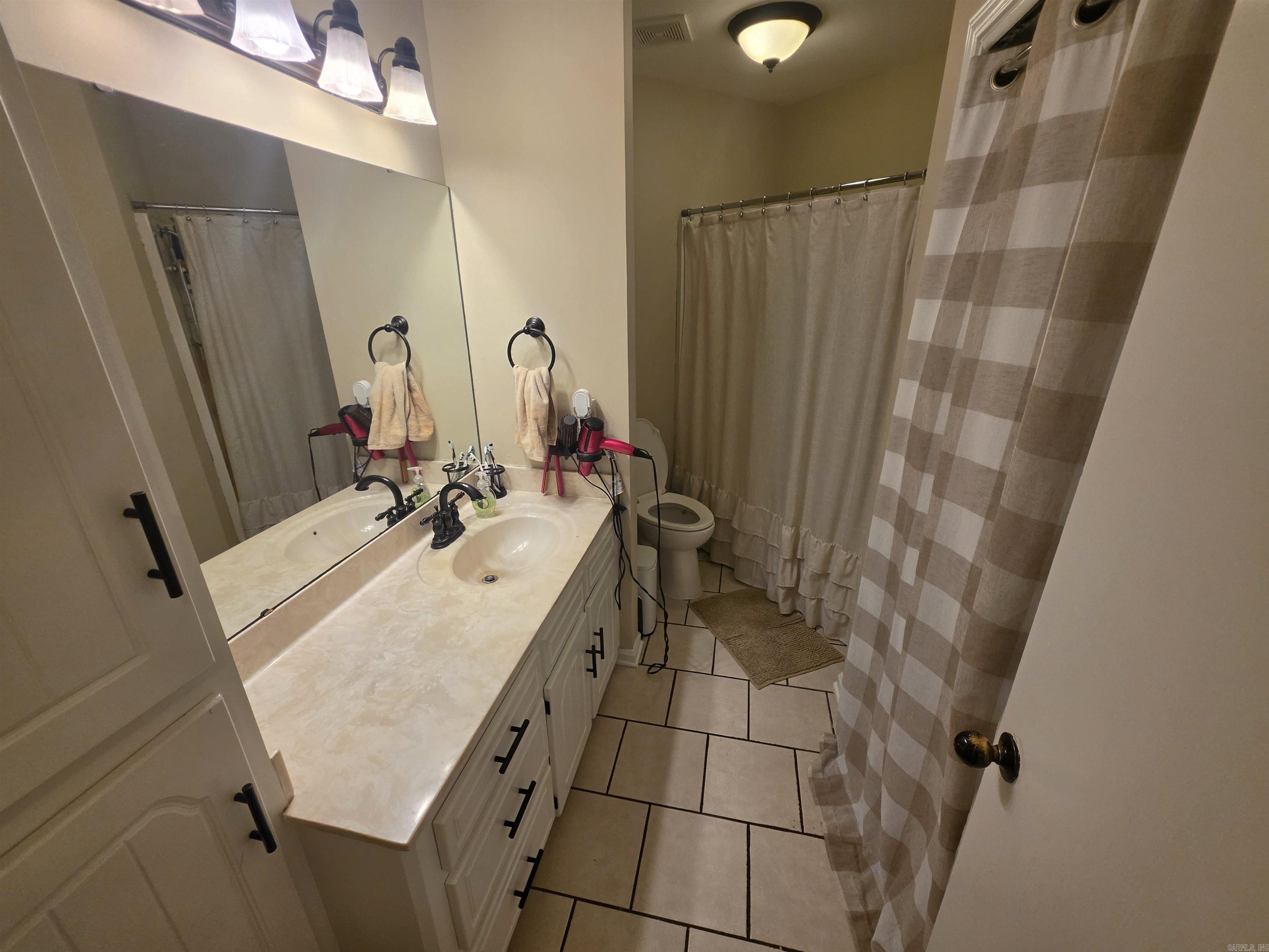 410 Lynn Ln Property Photo 15
