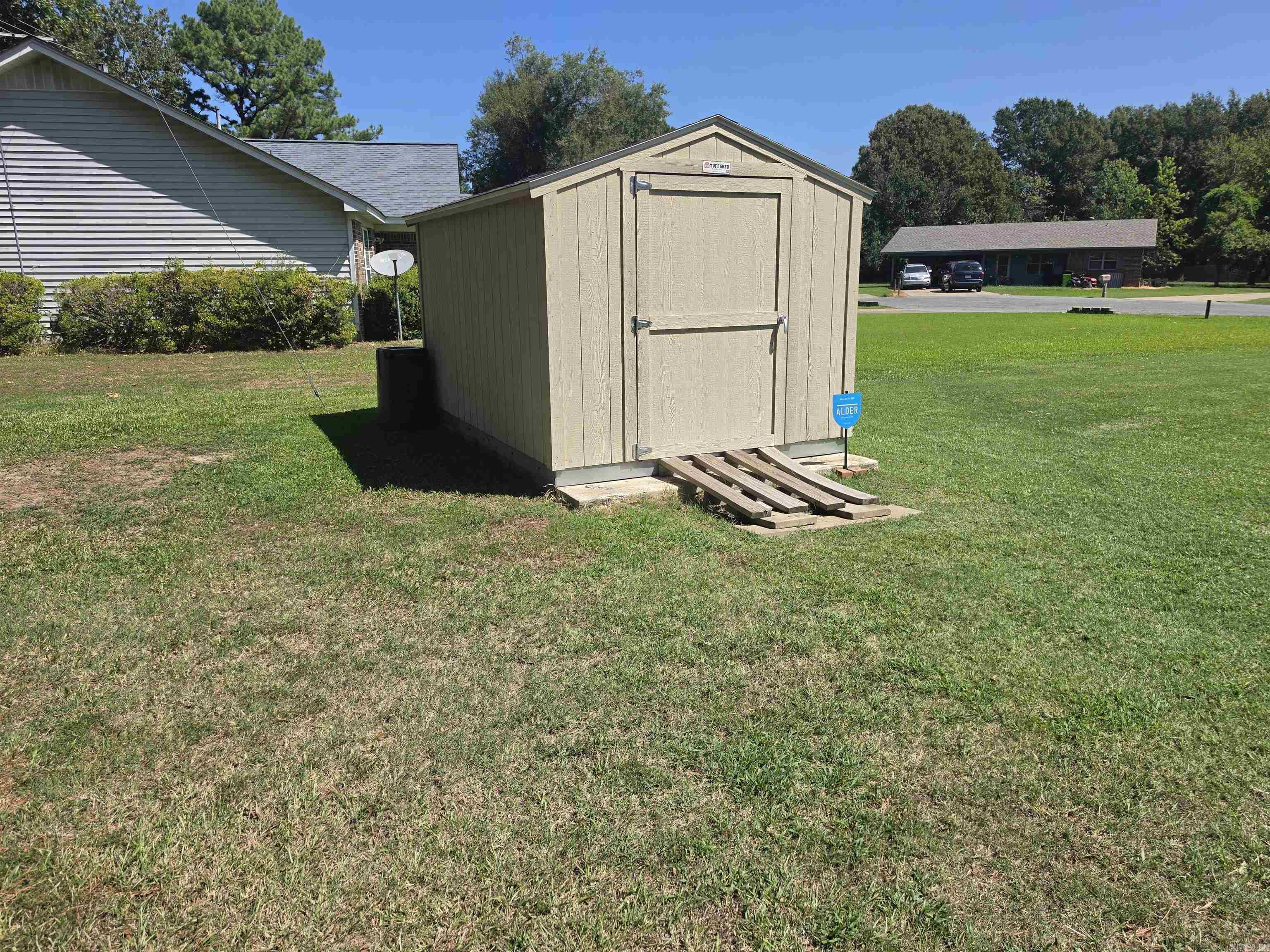 410 Lynn Ln Property Photo 23
