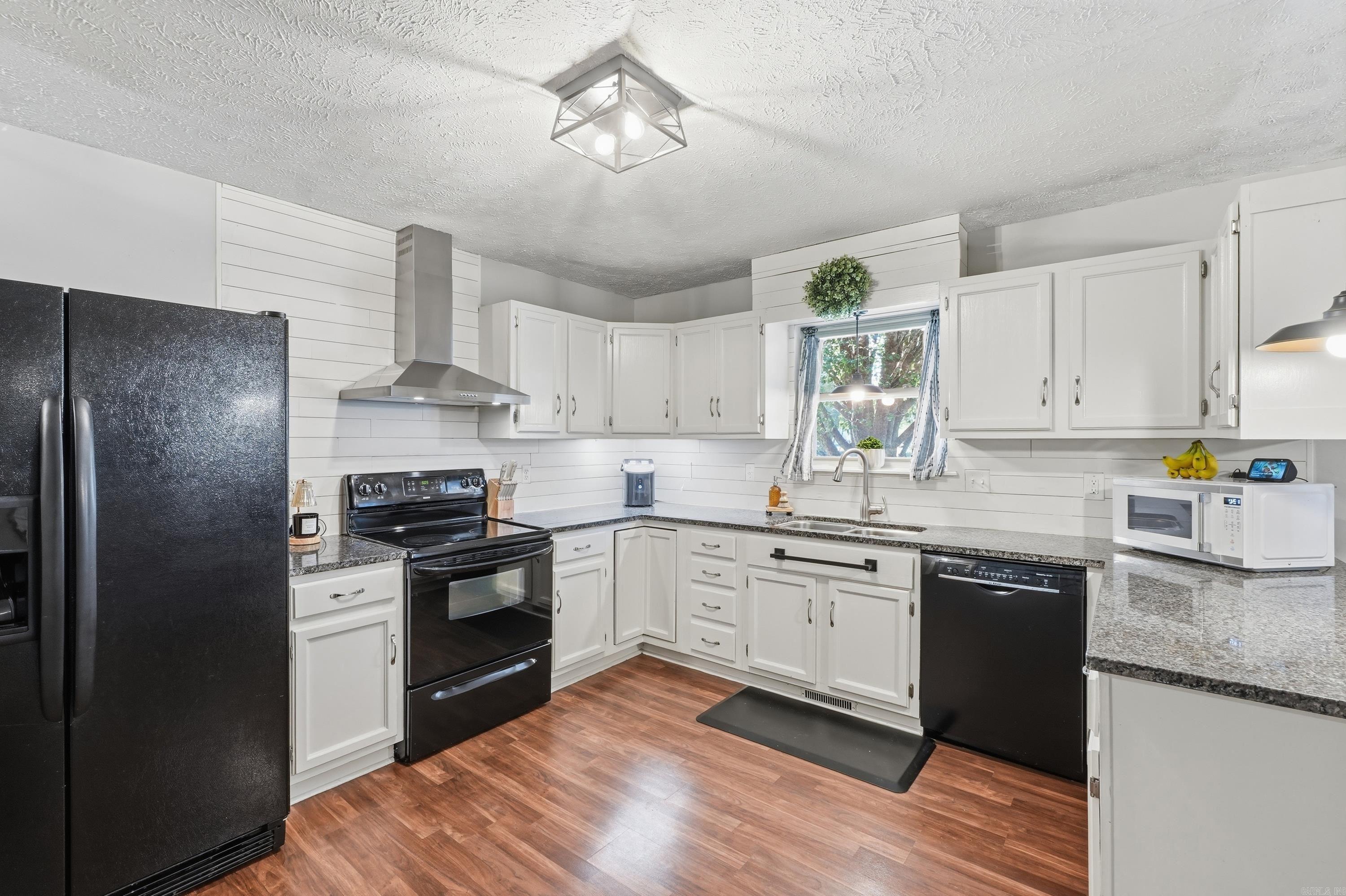 534 Main St. Property Photo 17