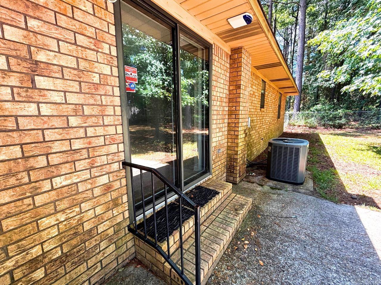 1326 Camellia Property Photo 6