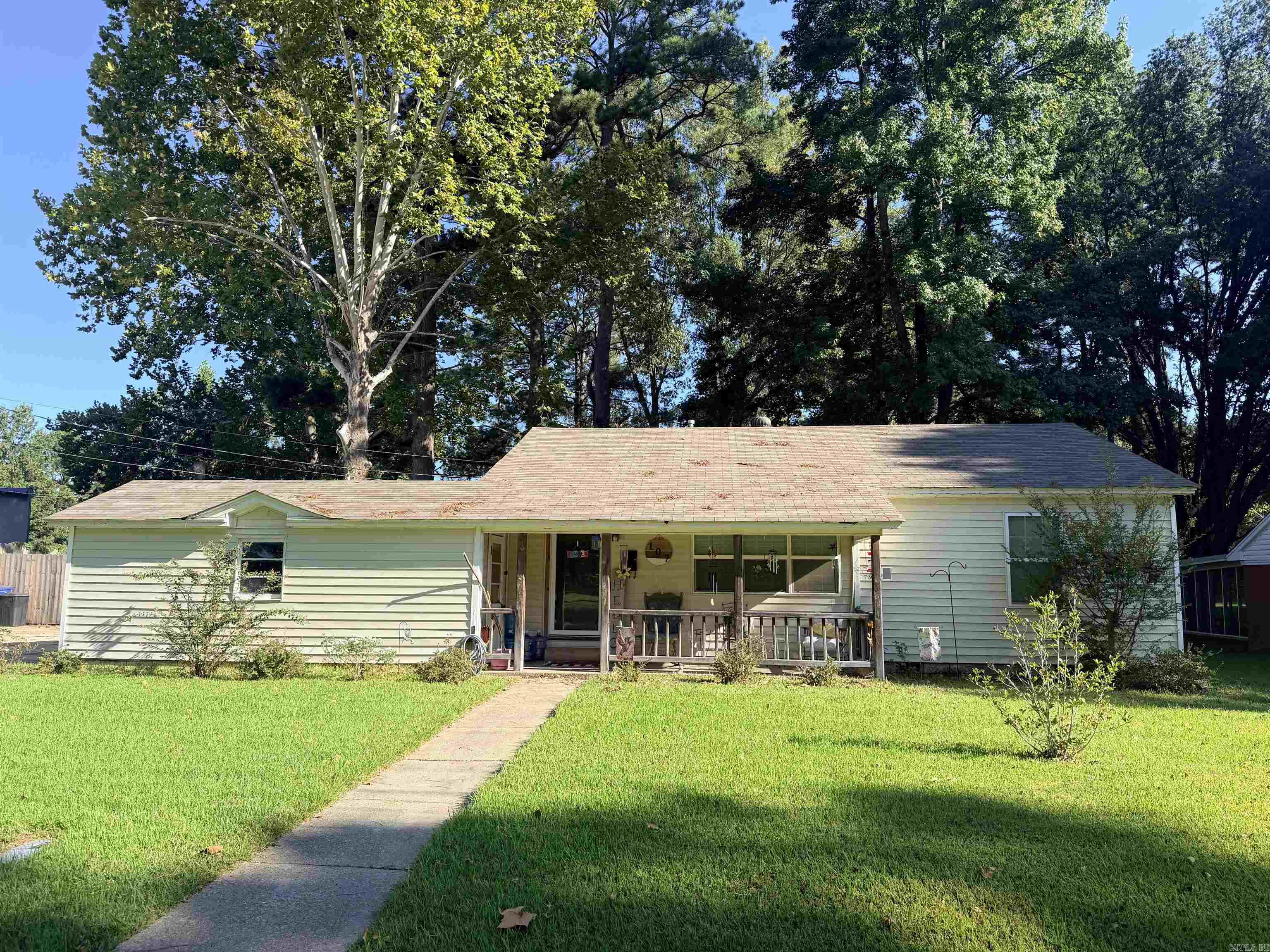 107 E Jackson St